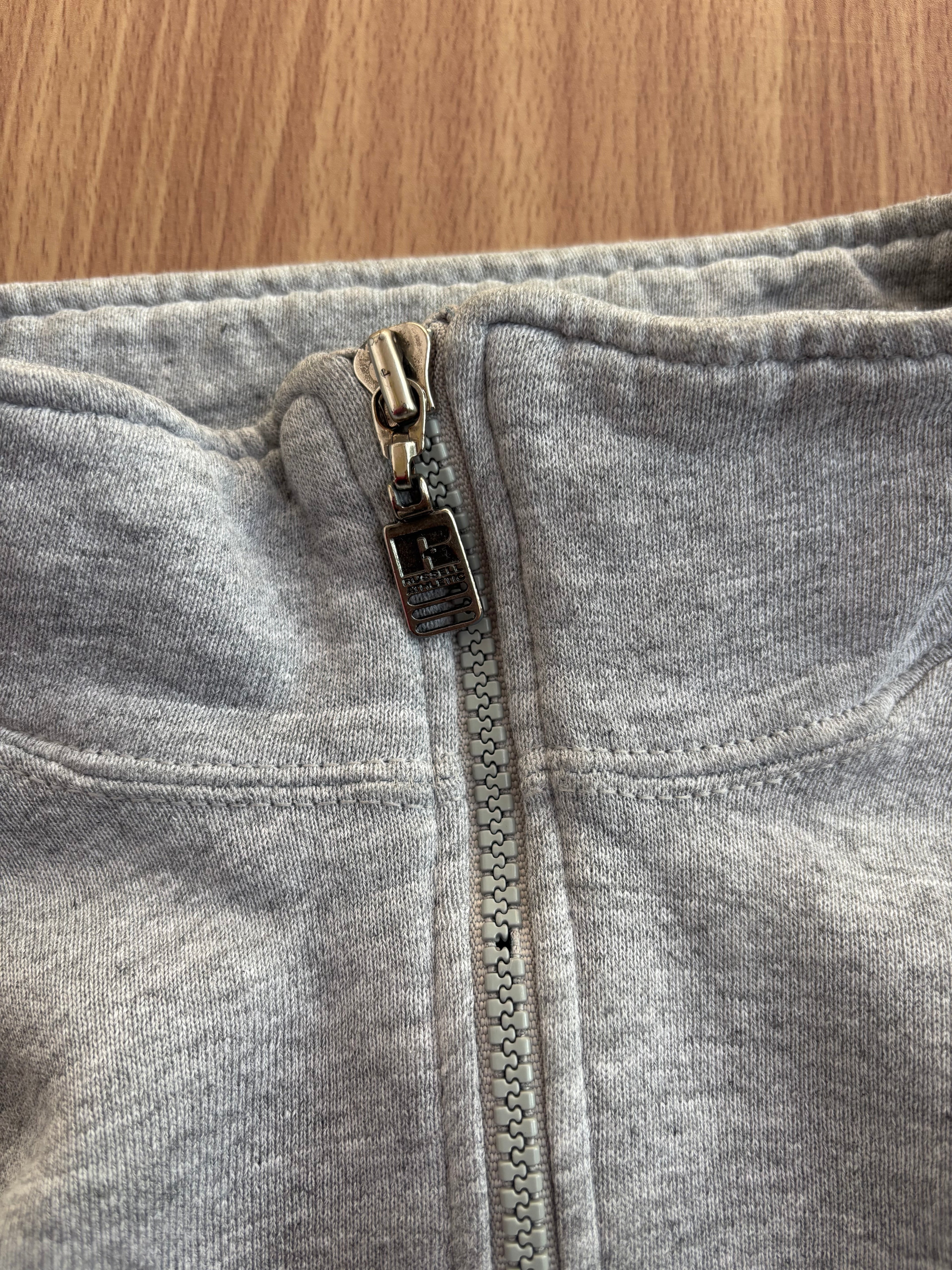 Russell athletics 90’s pullover (S-M)