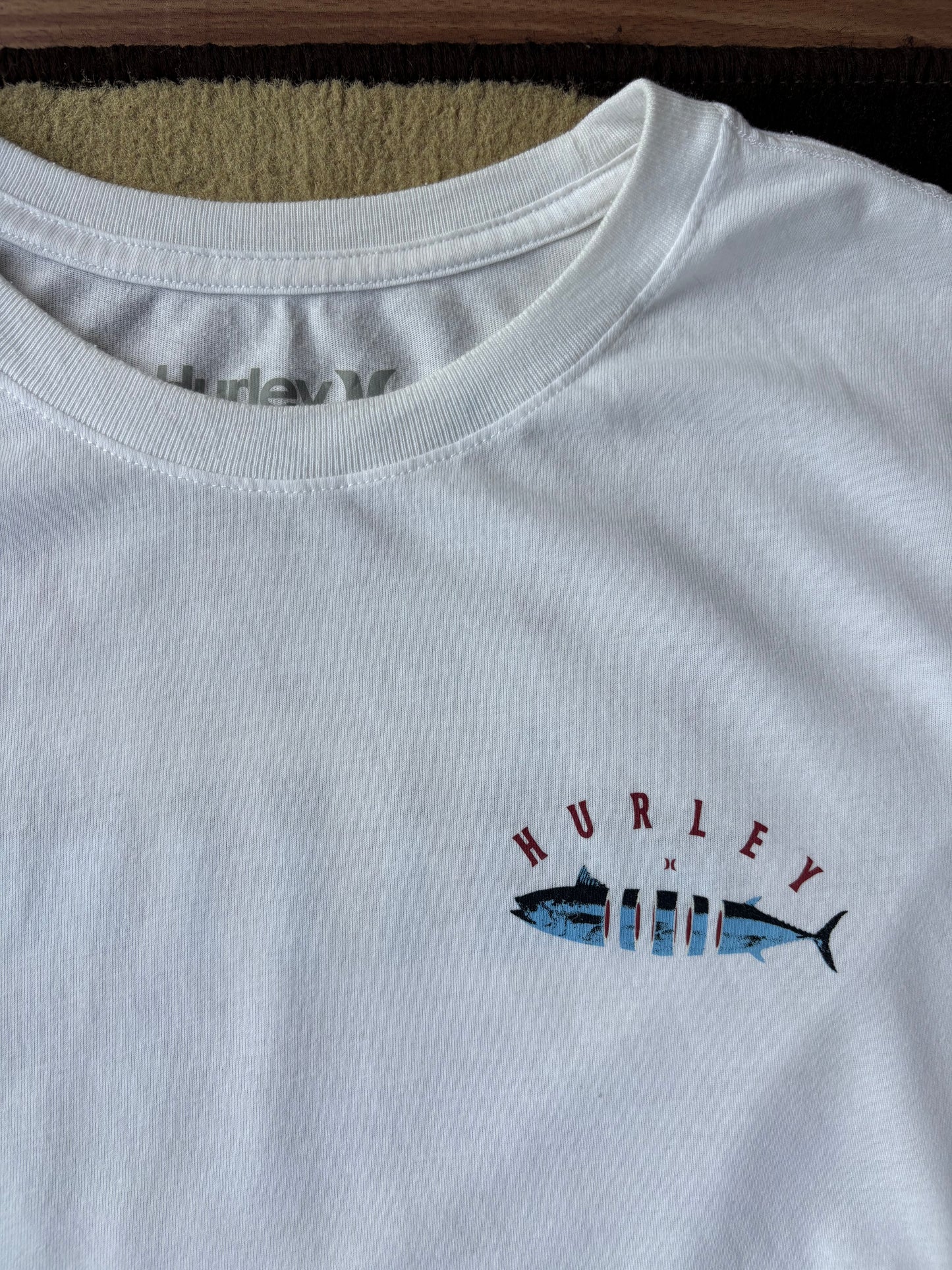 Hurley tee (L)