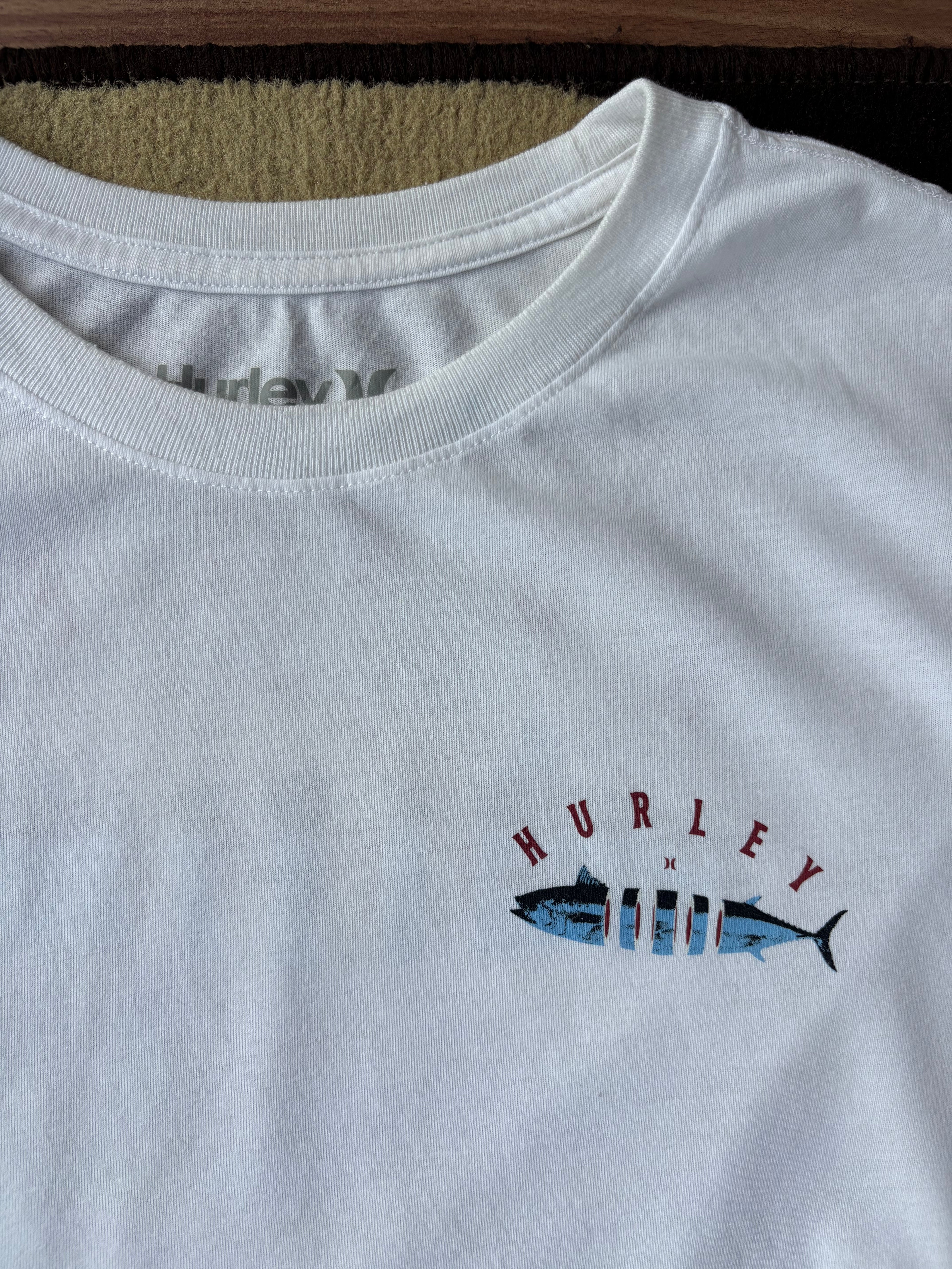 Hurley tee (L)