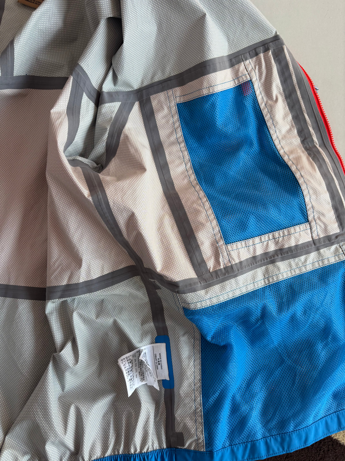 Nike ACG packable Colourblock shell (L)