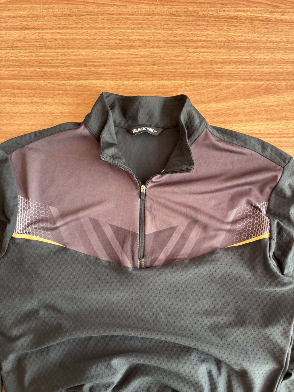 Black yak extreme peak shirt