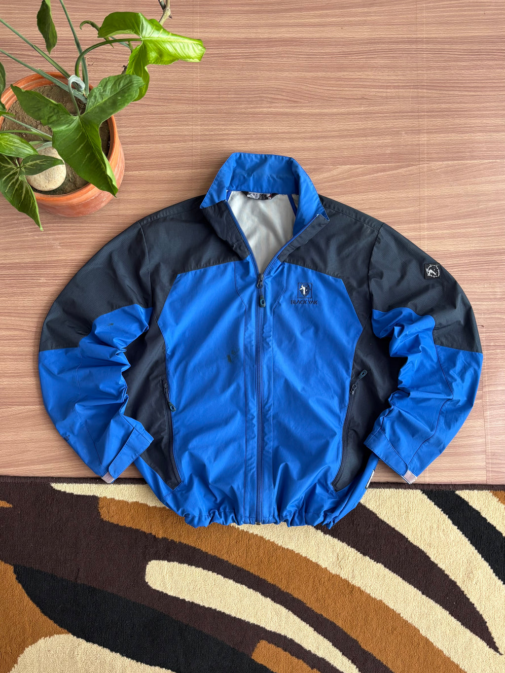 BlackYak windstopper shell (M)
