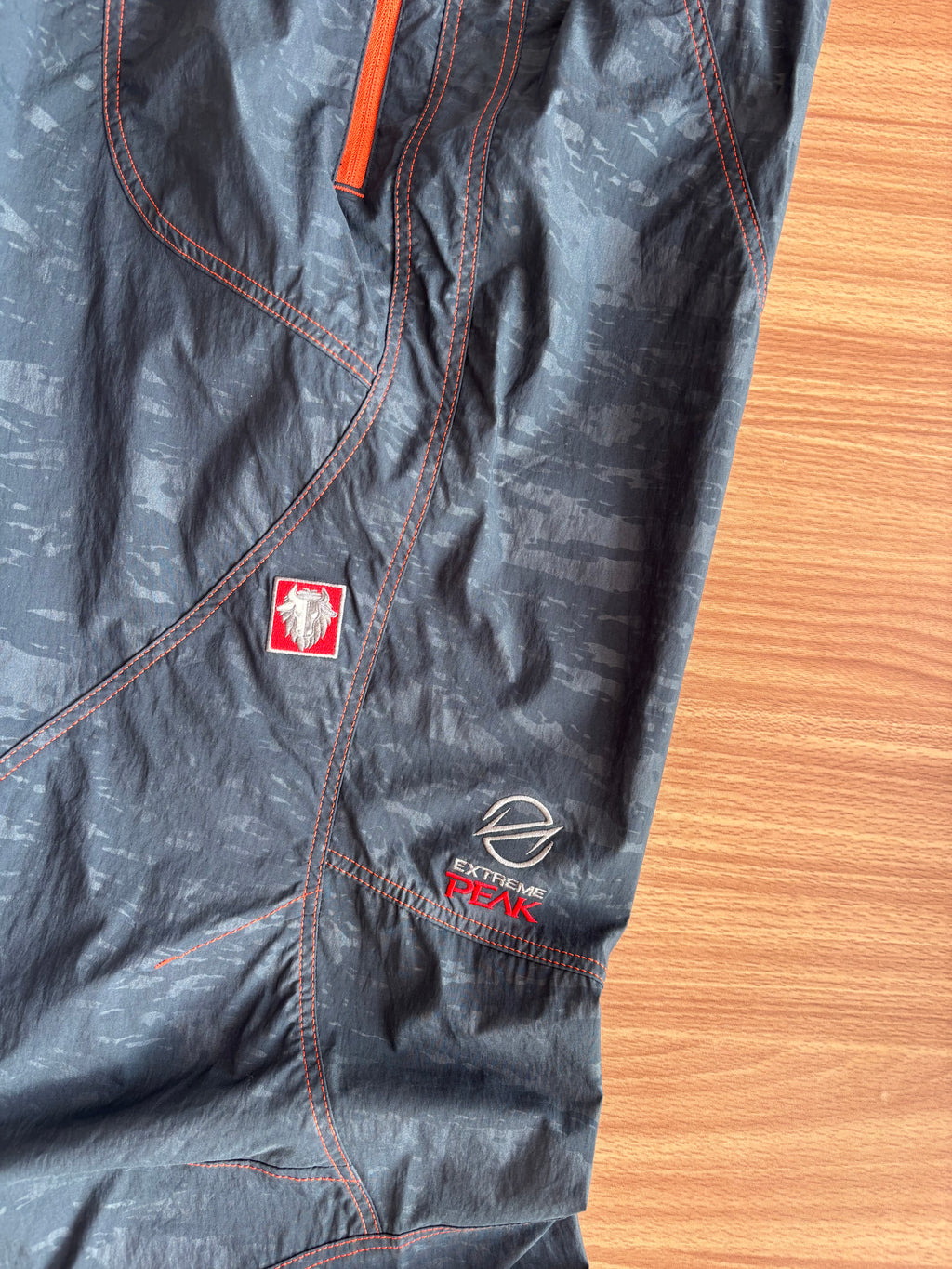BlackYak loosefit light shell pants