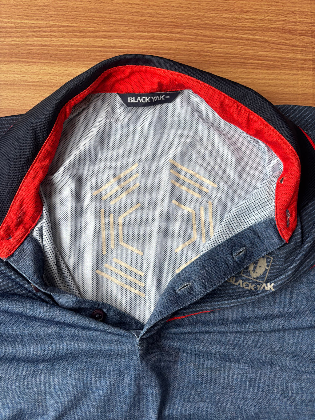 BlackYak polo tee (L)