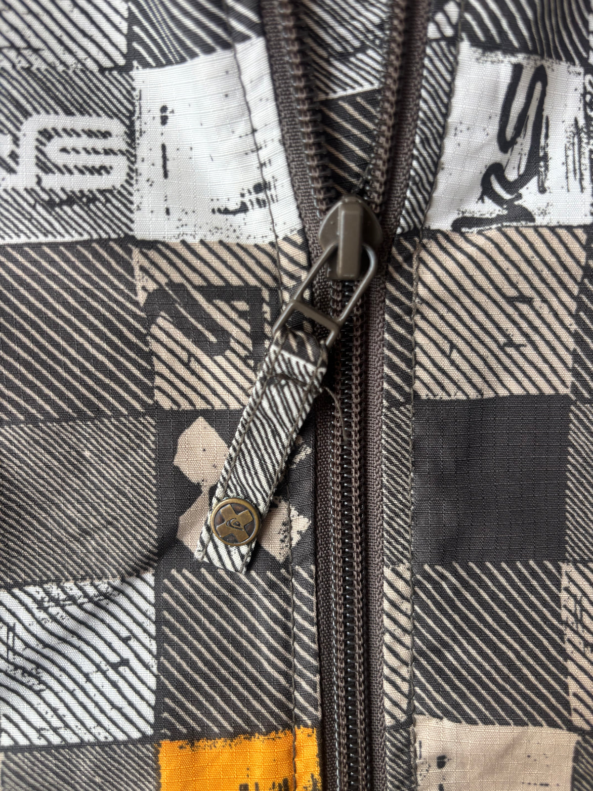 Quiksilver shell jacket (S)