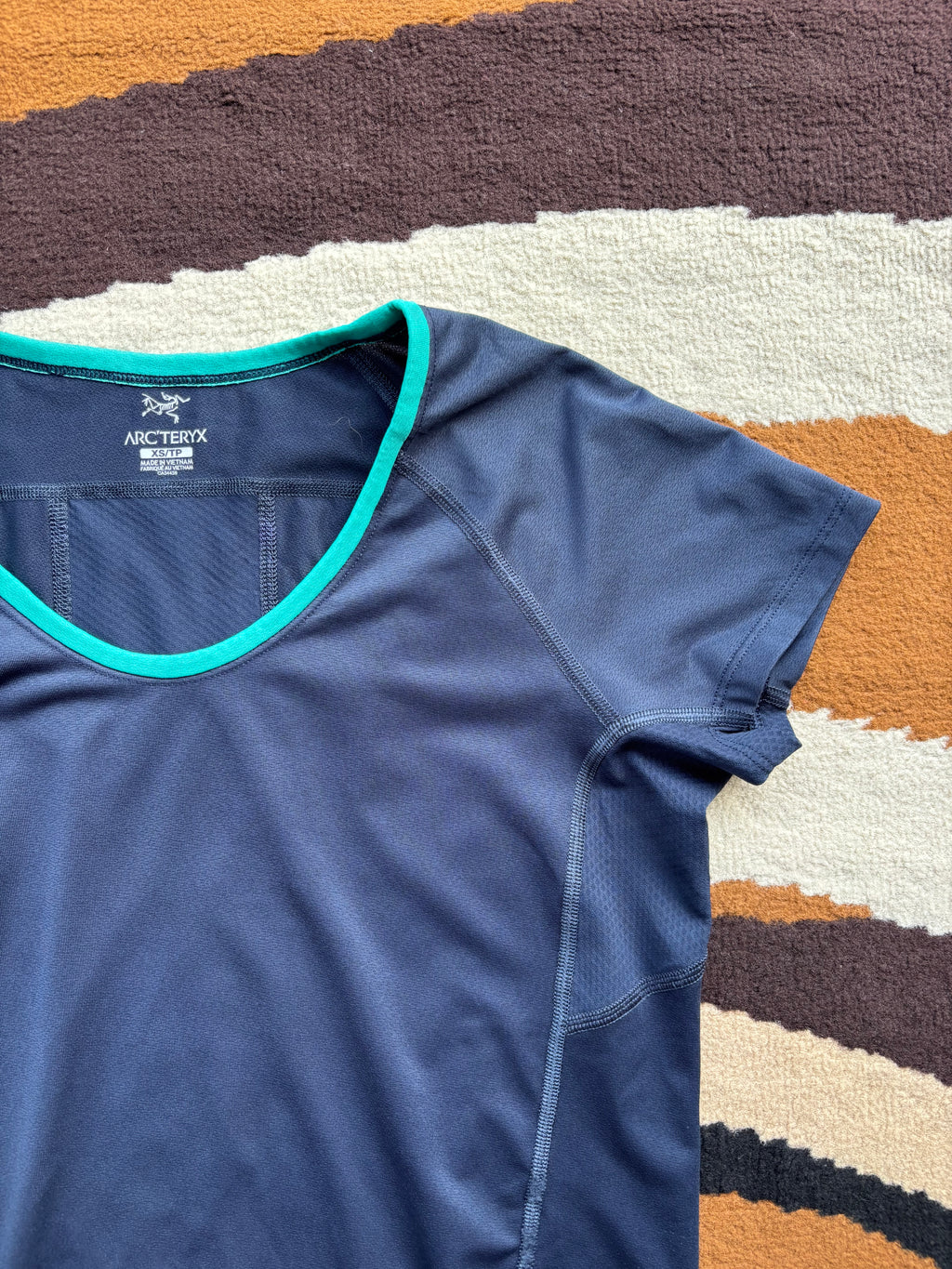 Arcteryx active wear tee (S)