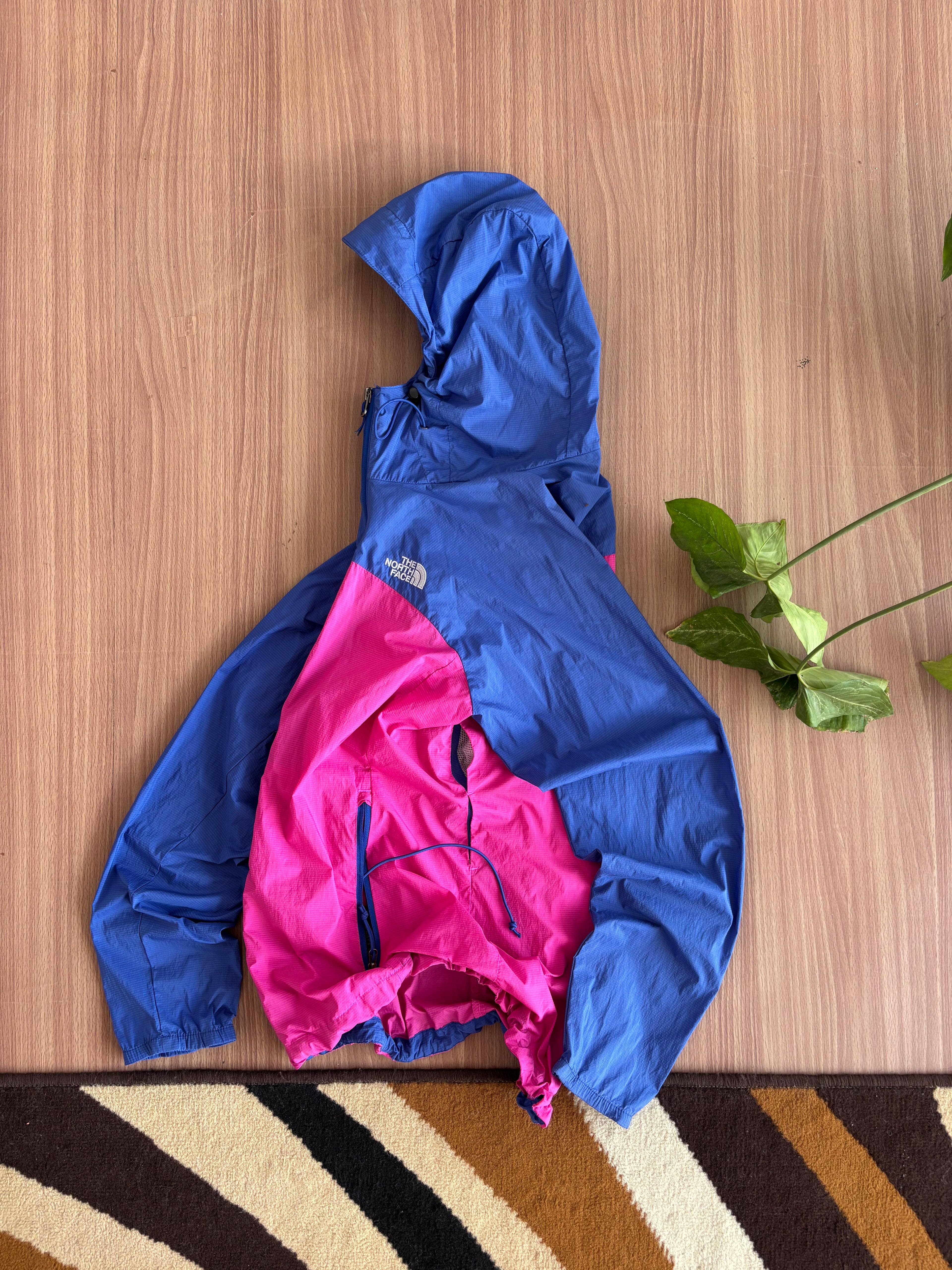 TNF ultralight packable windstopper