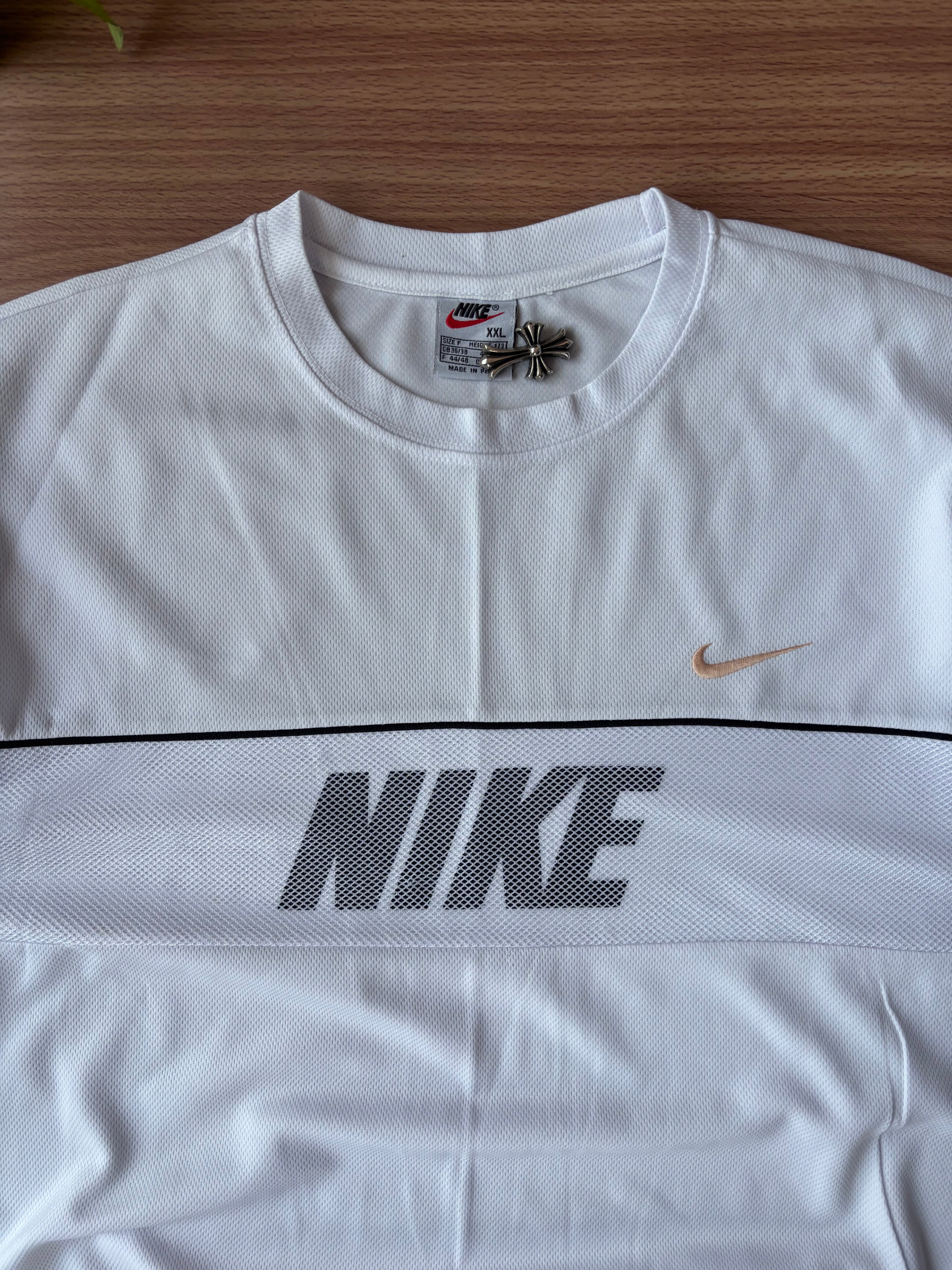 90’s Nike spellout tee