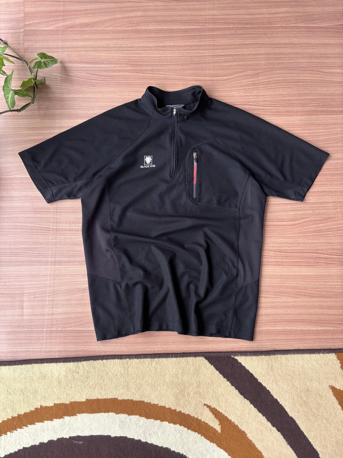 BlackYak tee (L)