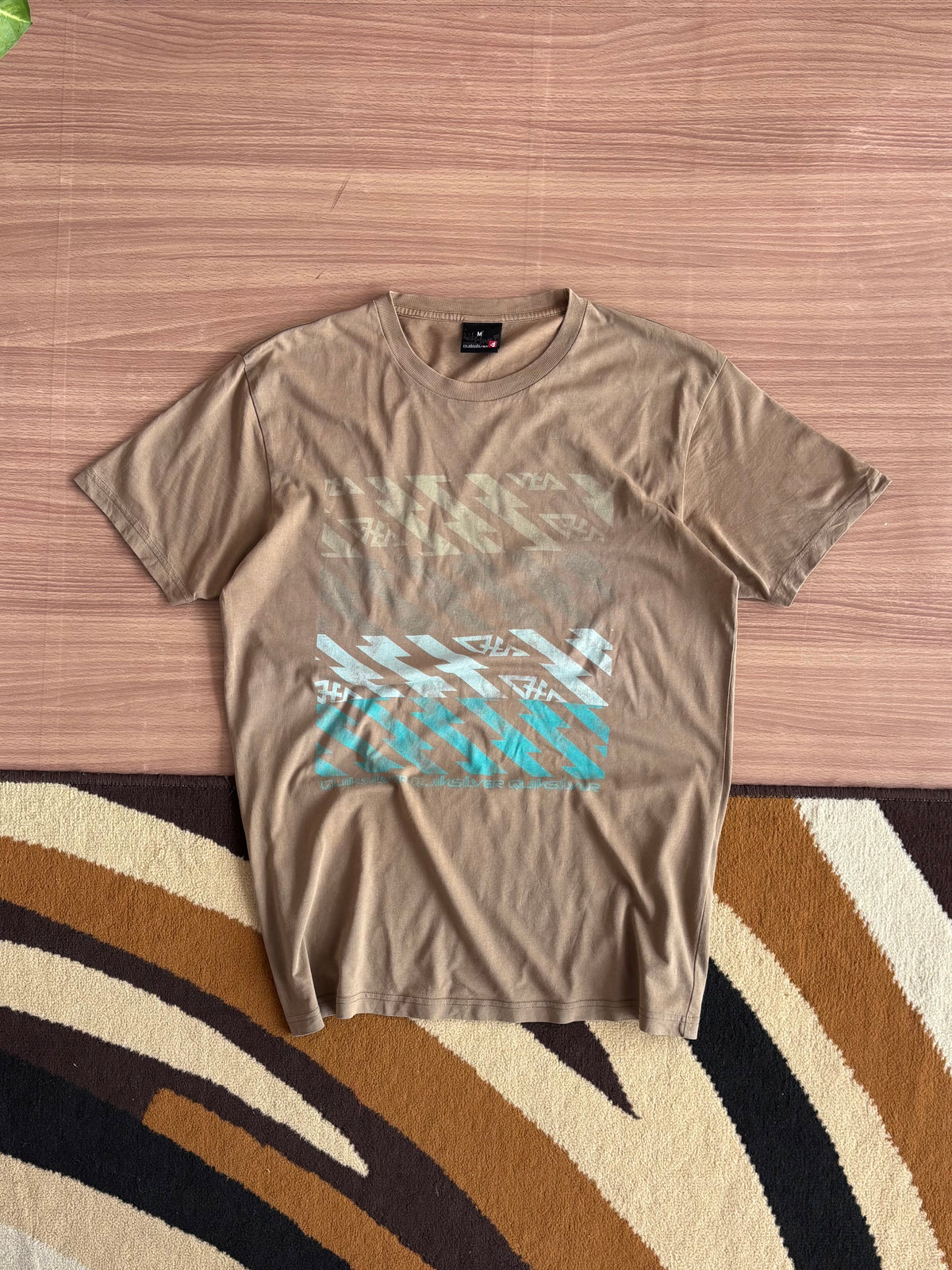Quiksilver aztec graphic tee (M)