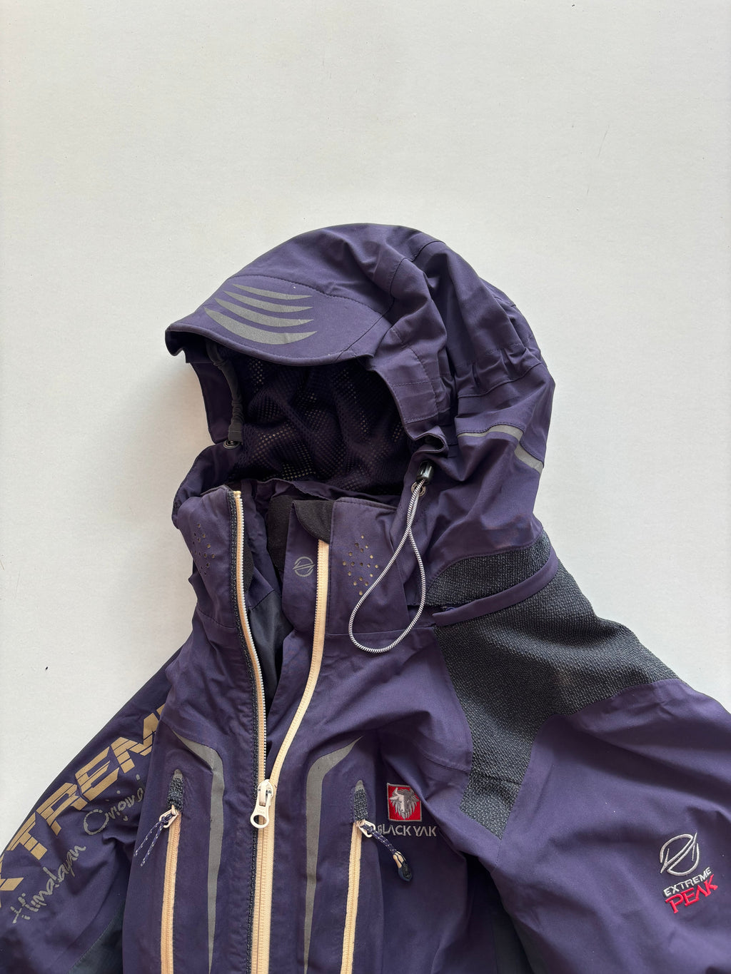 Black yak extreme peak shell (S)