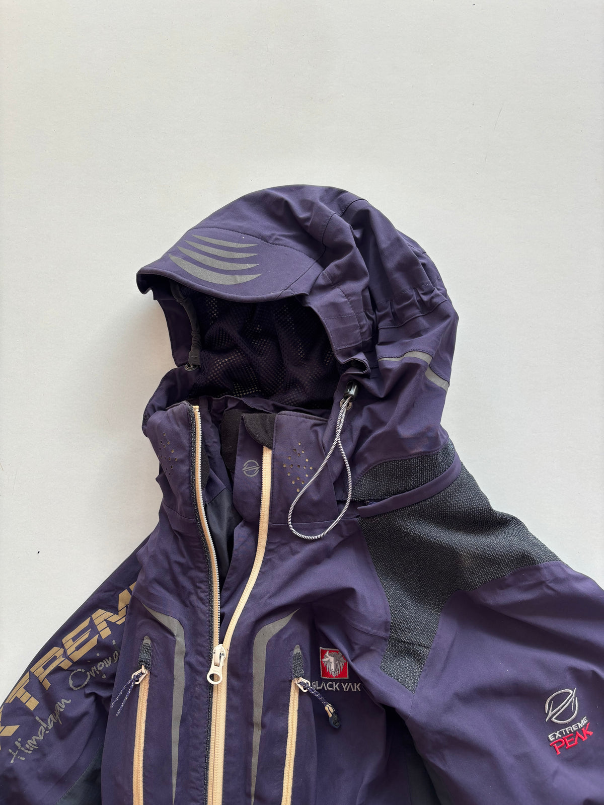 Black yak extreme peak shell (S)