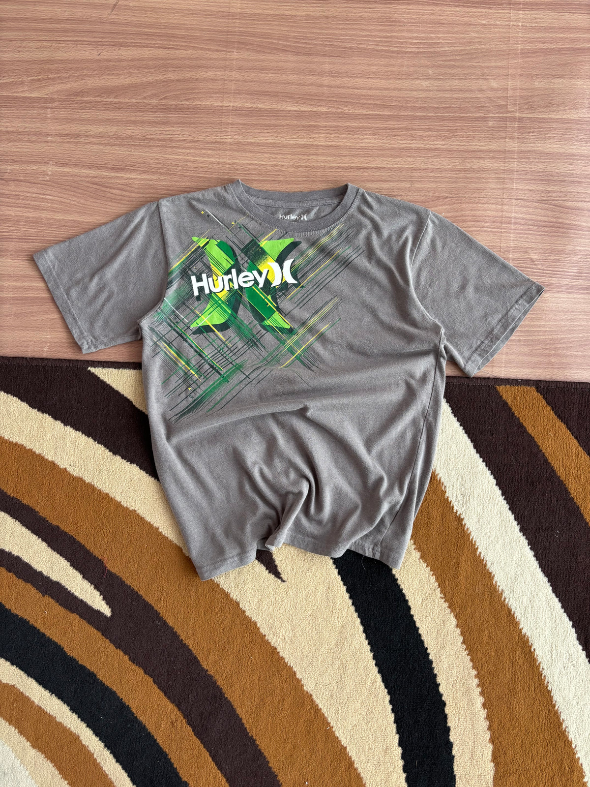 Hurley graphic tee (S)