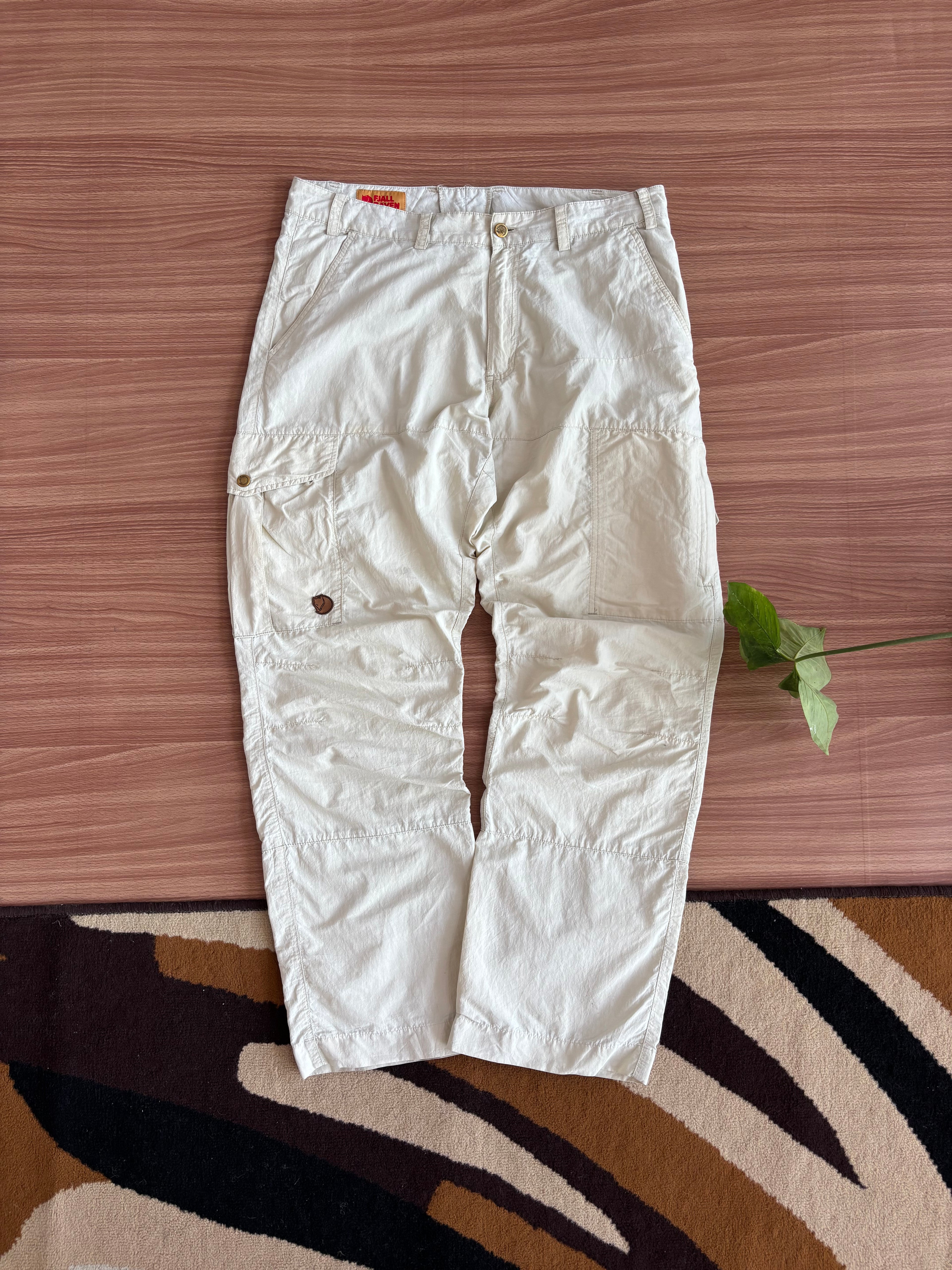 Fjall Raven Beige cargo shell