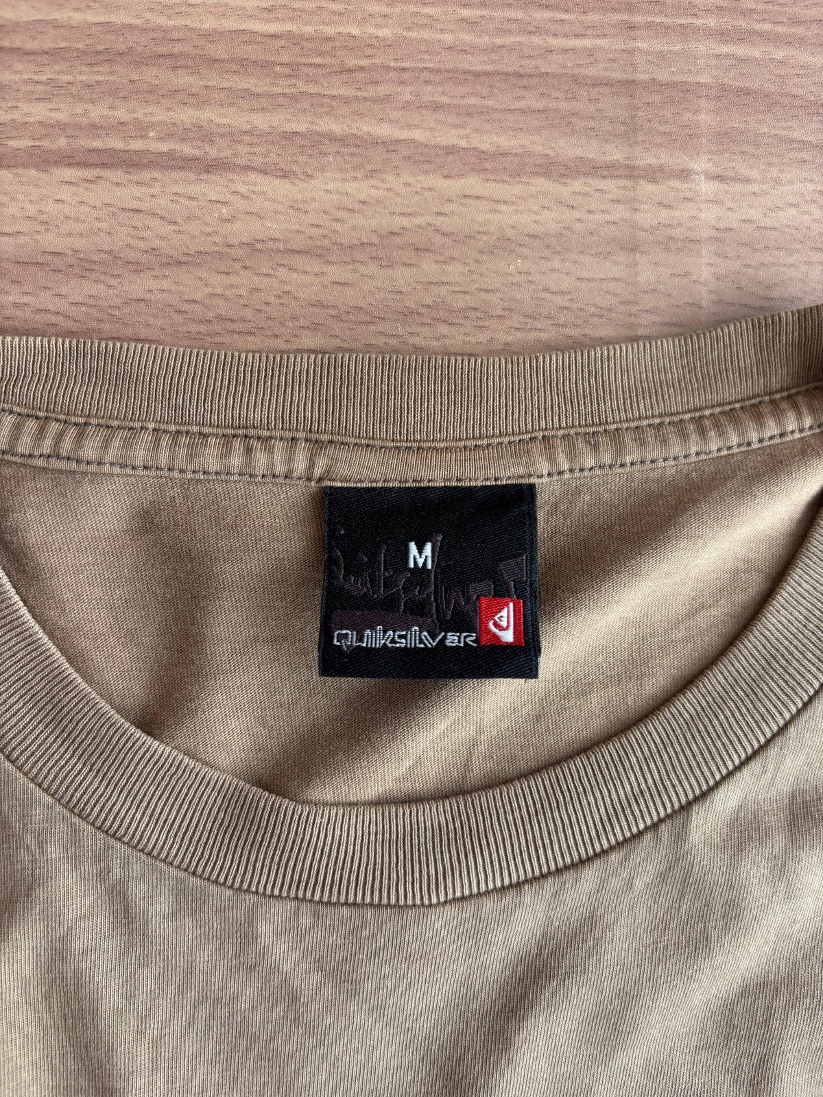 Quiksilver aztec graphic tee (M)