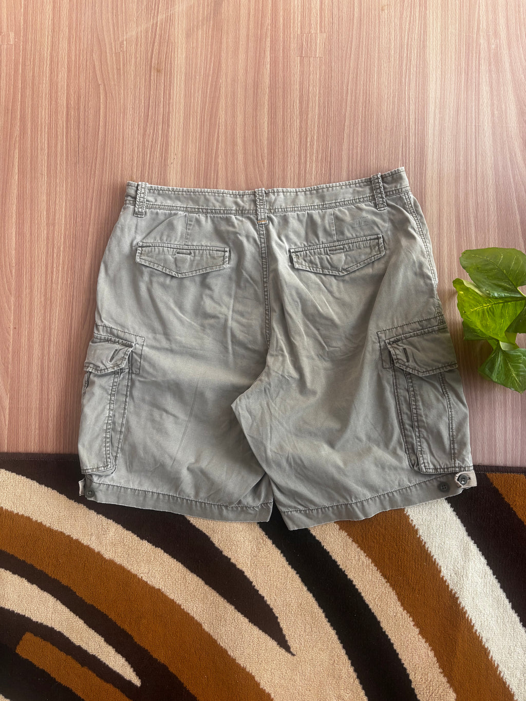 Gap cargo shorts(38)