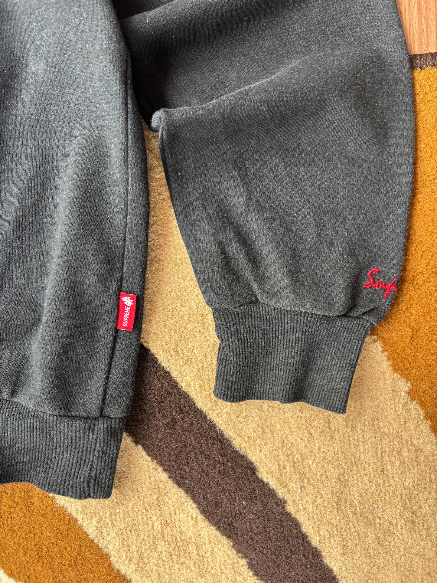 supreme universal studio tag sweatshirt