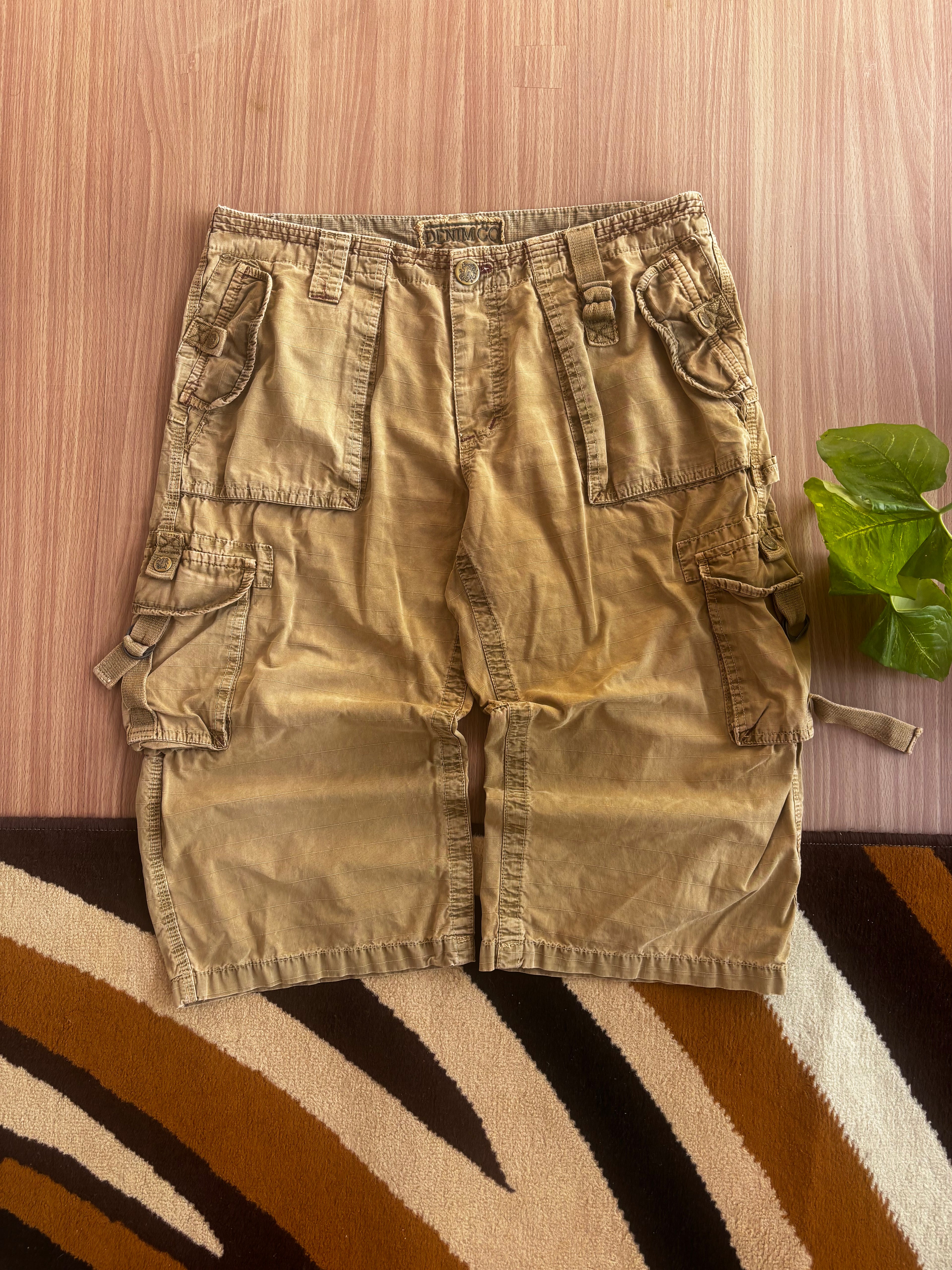 Denim Supply workwear cargo jorts(M-L)