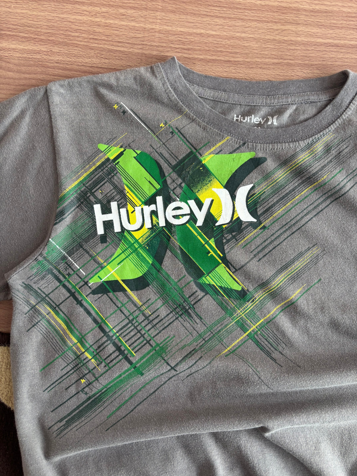 Hurley graphic tee (S)