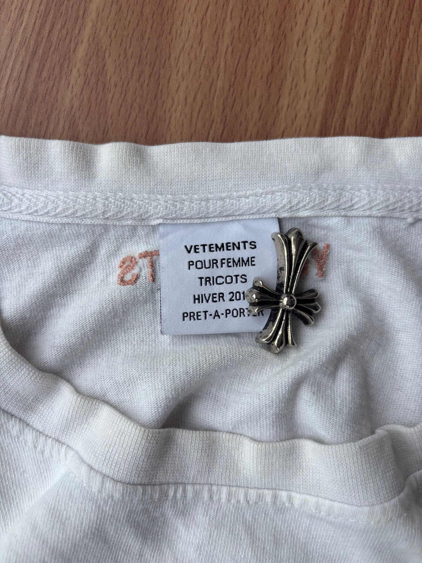 vetements tee