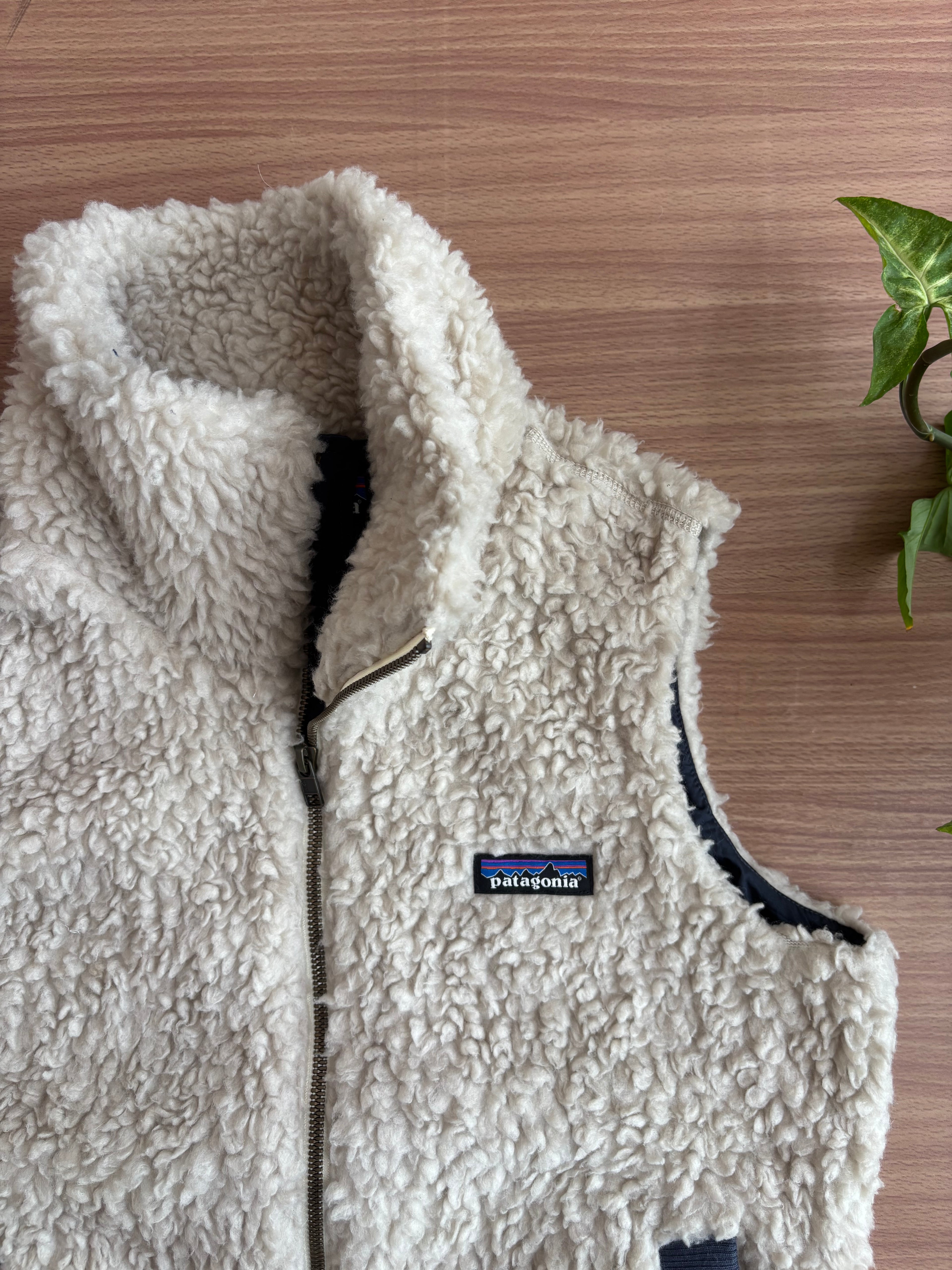 Patagonia sherpa fleece vest (XS-S)