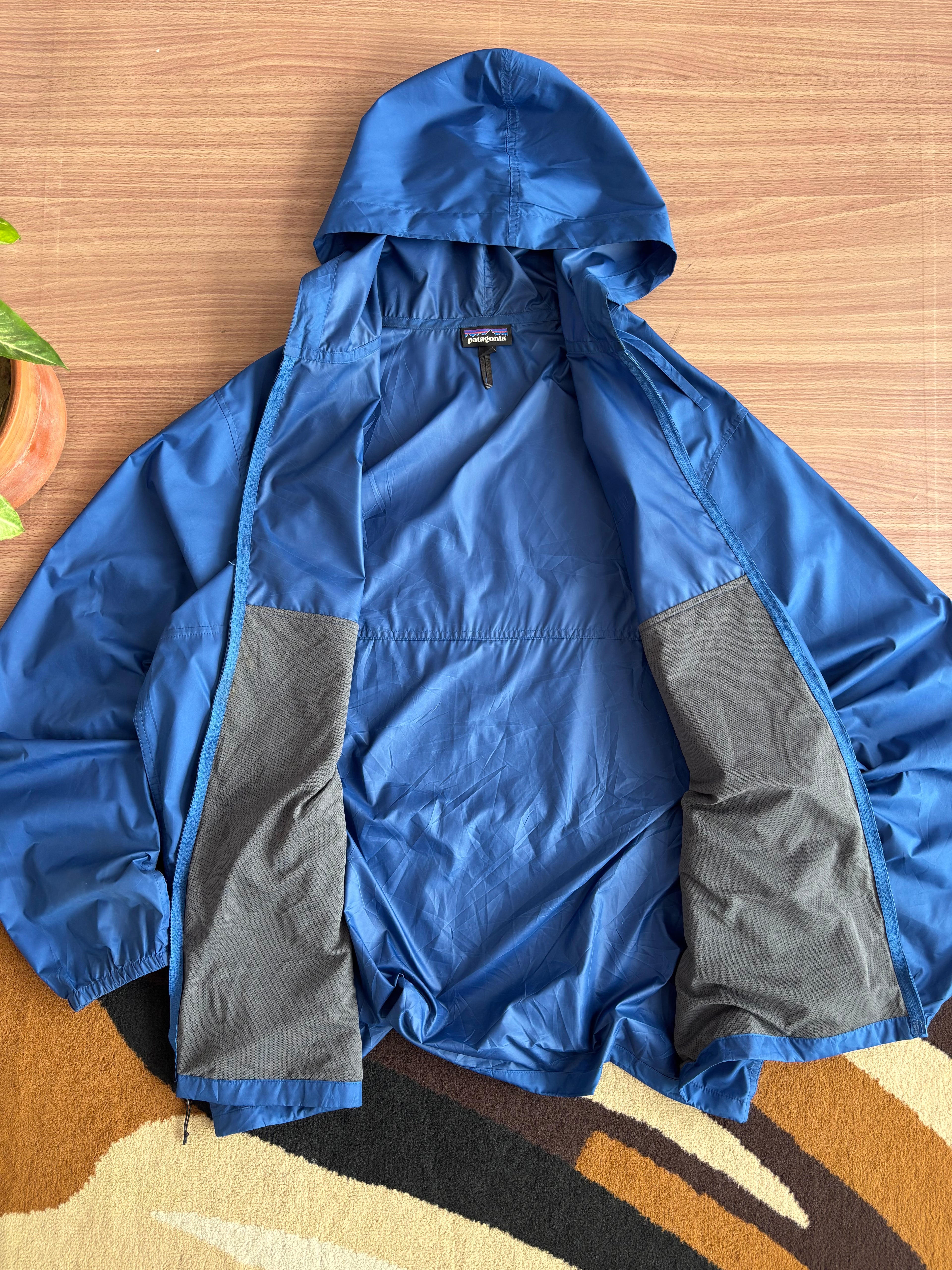 Patagonia packable windbreaker (L-XL)
