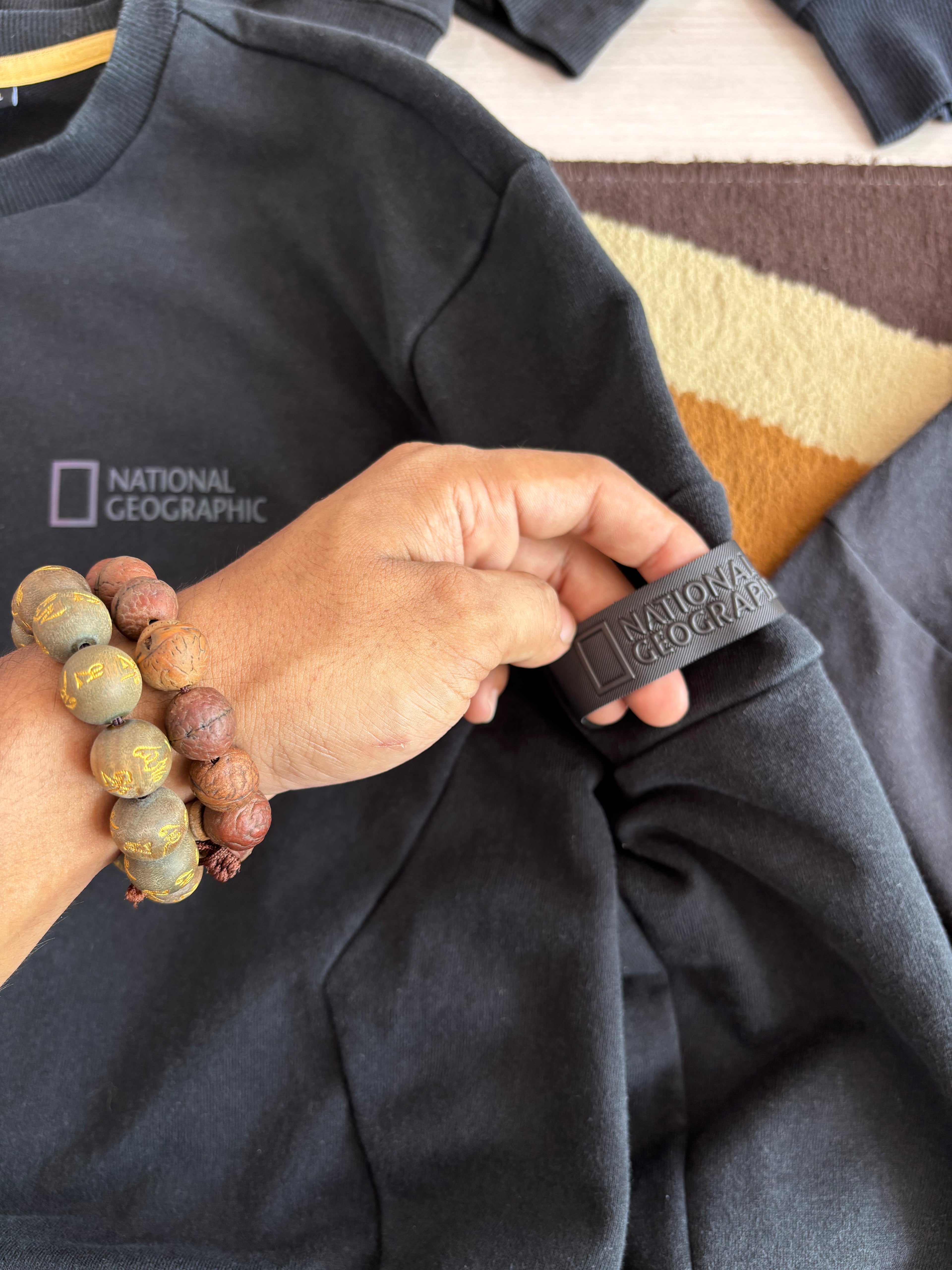 Nat Geo holographic sweatshirt (M-L)