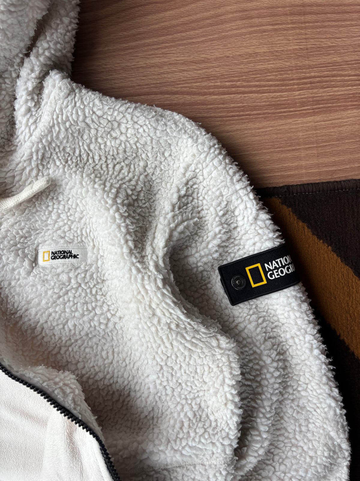 National Geographic fleece hoodie (M-L)