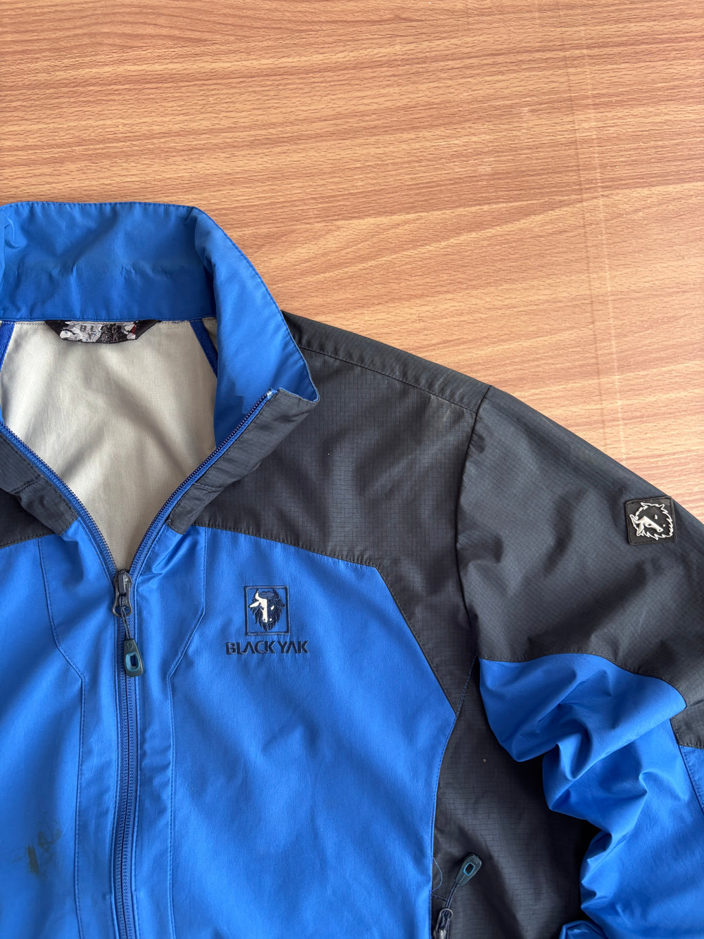 BlackYak windstopper shell (M)