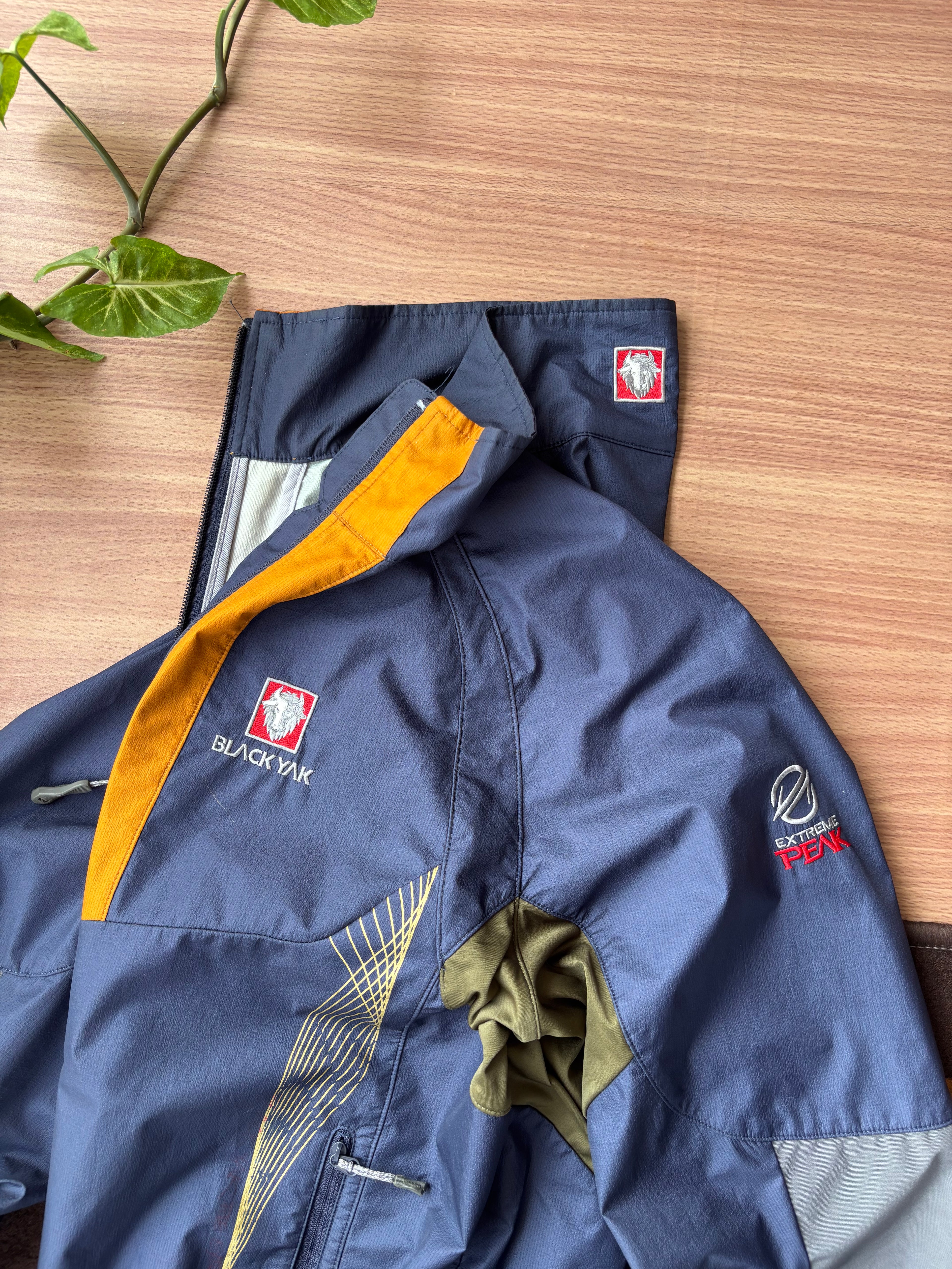 BlackYak Light Windstopper shell (M-L)