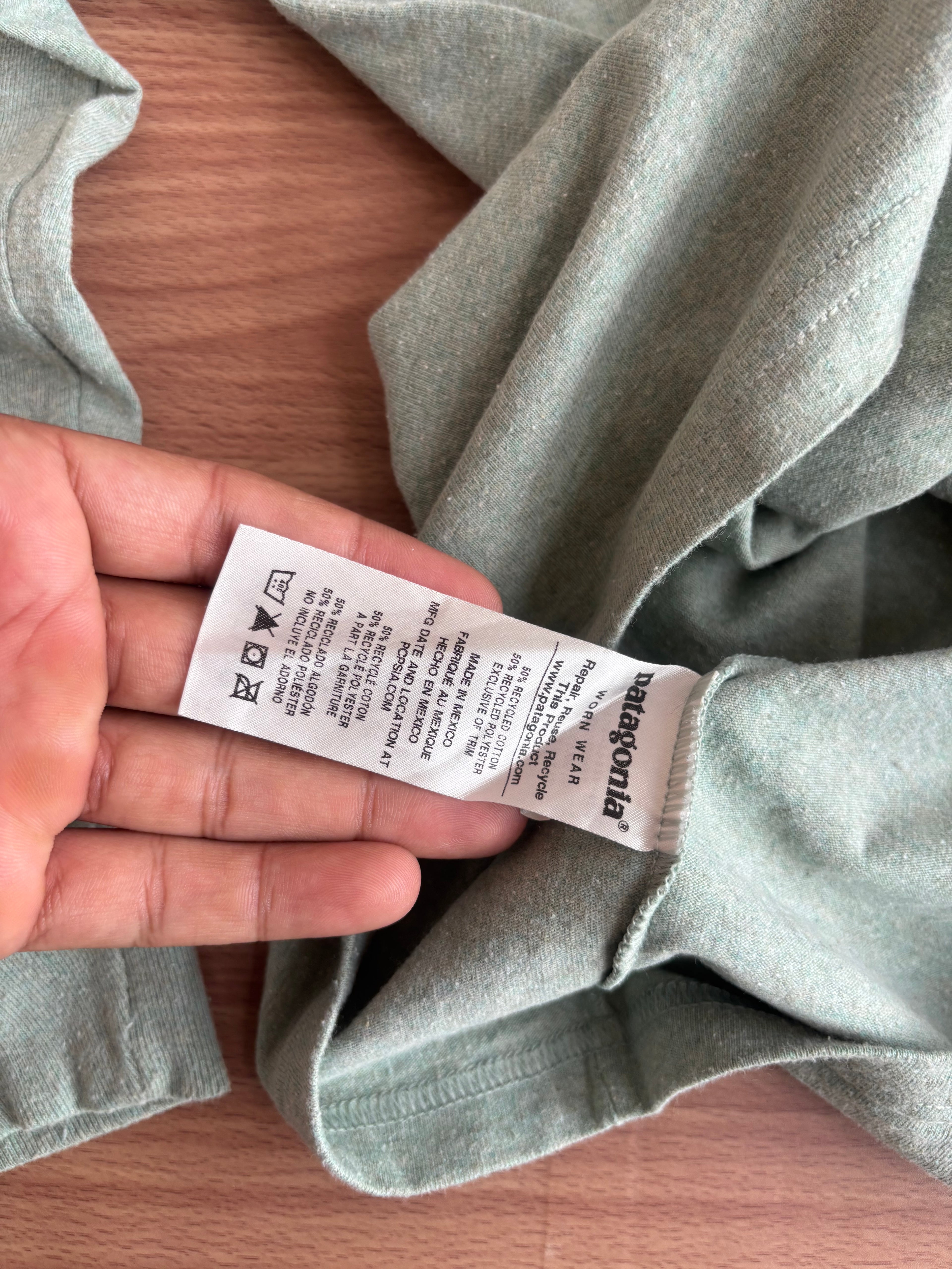 Patagonia full sleeve tee (M-L)