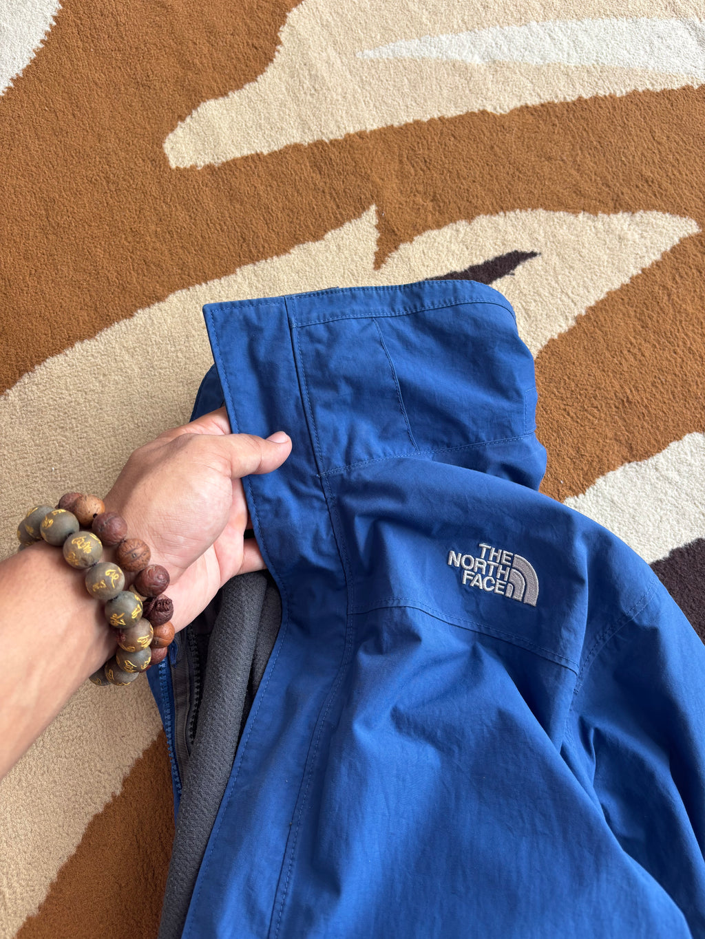 The North Face HyVent shell (L)