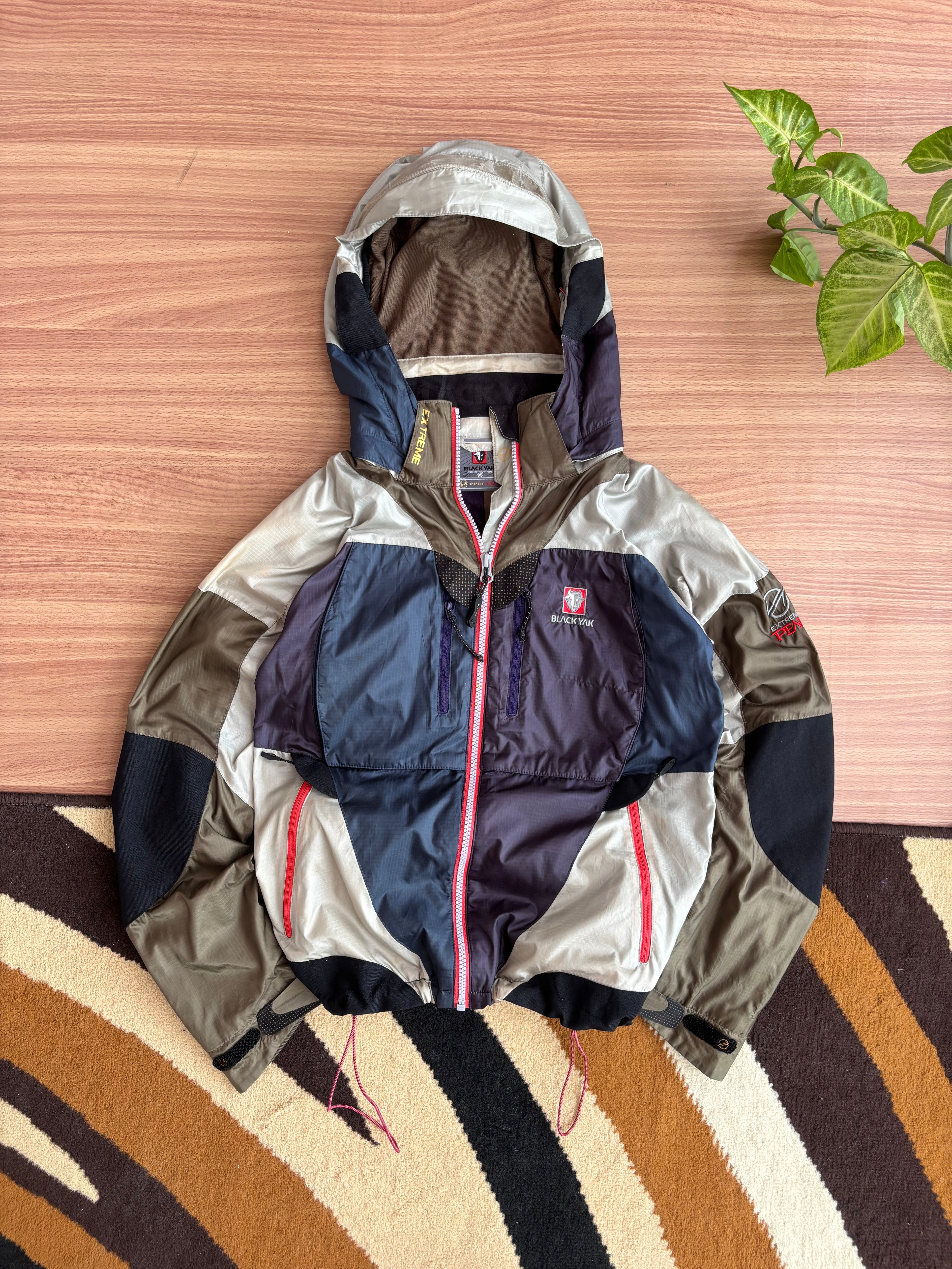 BlackYak Lightweight Shell Jacket (S)