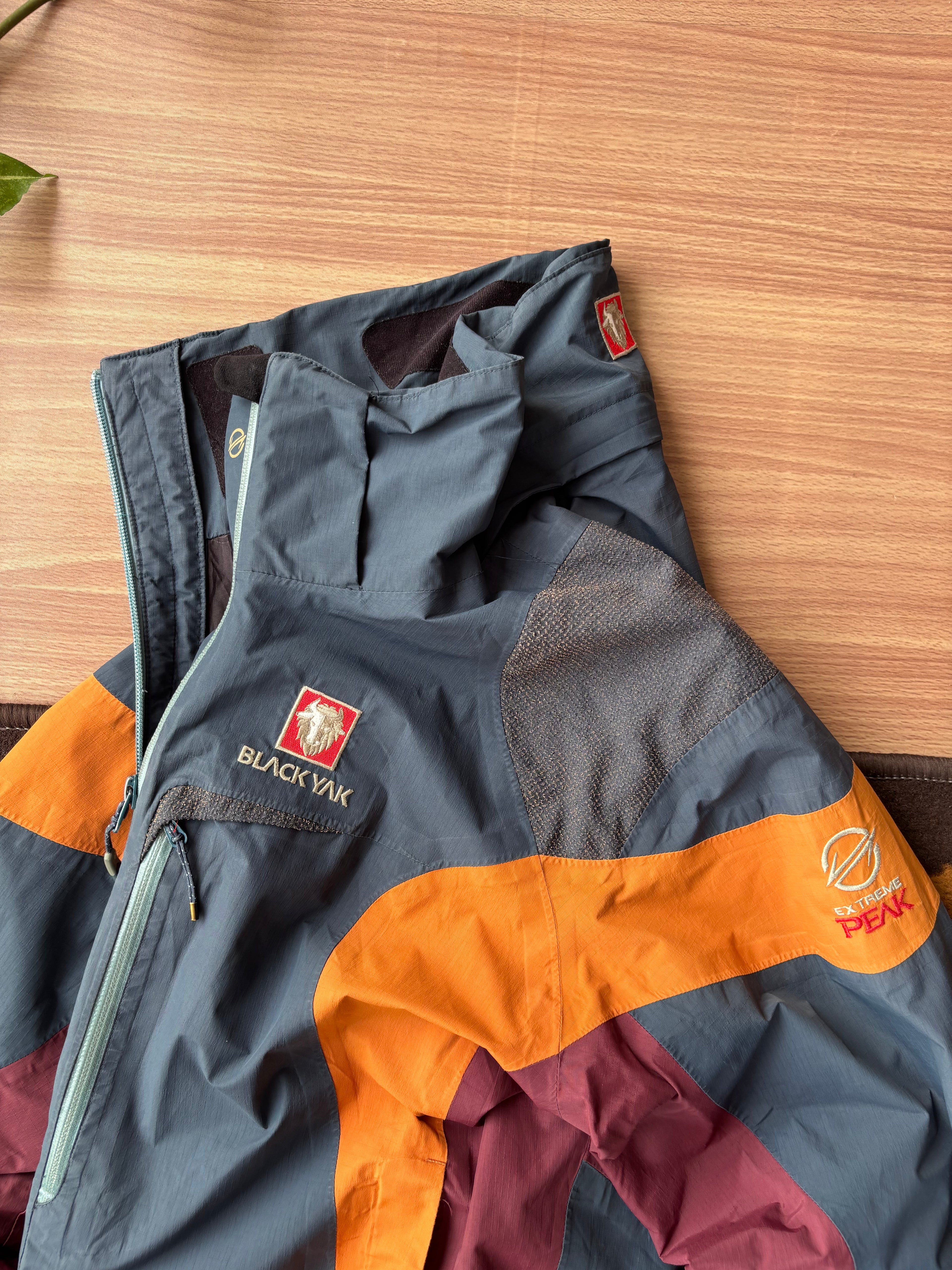BlackYak Extreme peak Goretex Shell (L)