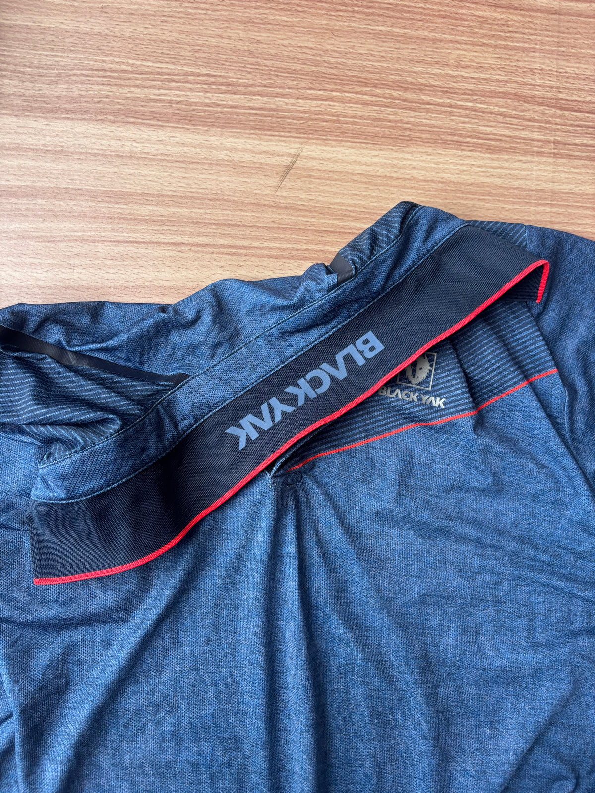BlackYak polo tee (L)