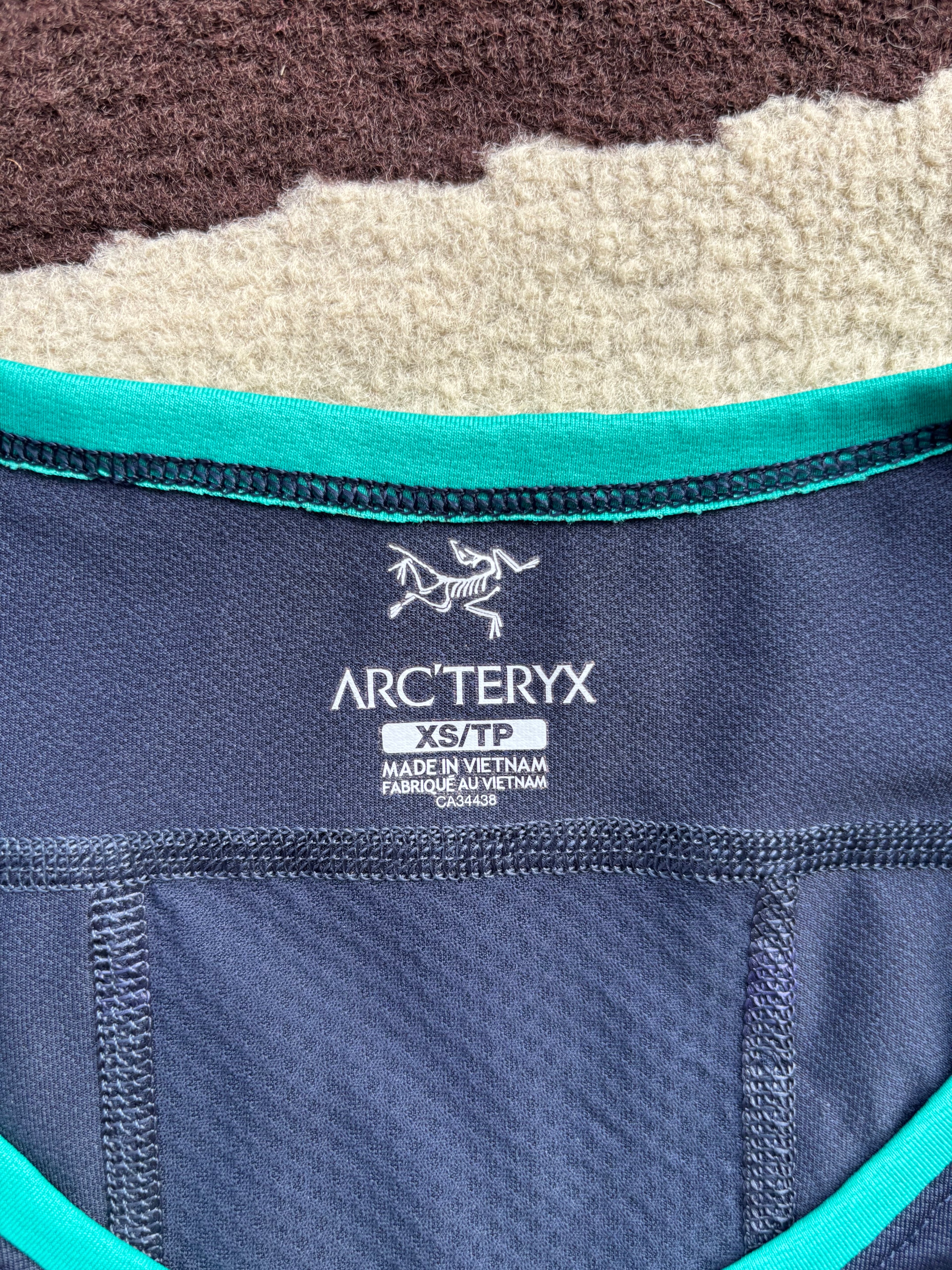 Arcteryx active wear tee (S)