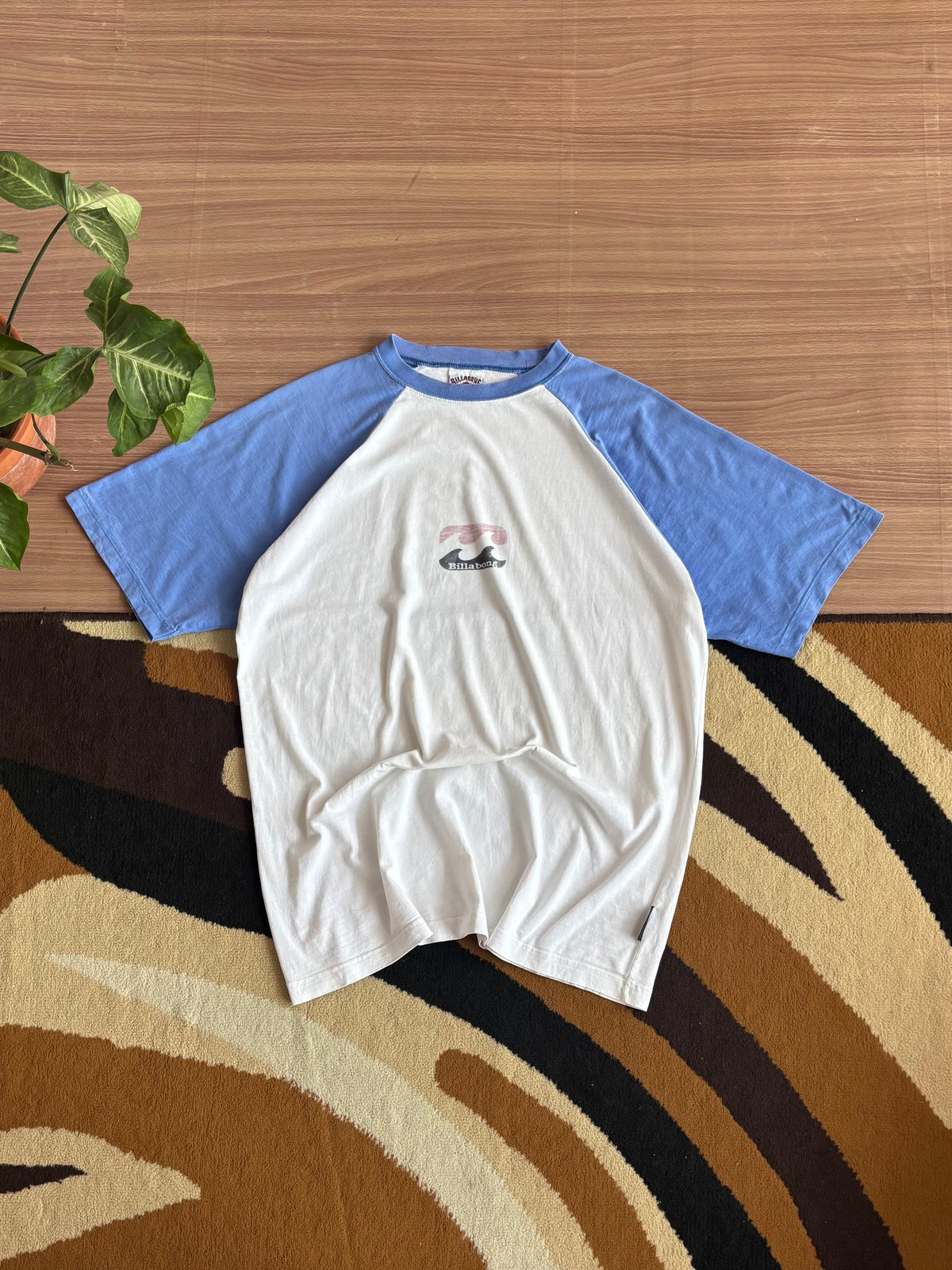 vintage Billabong raglan tee (L)