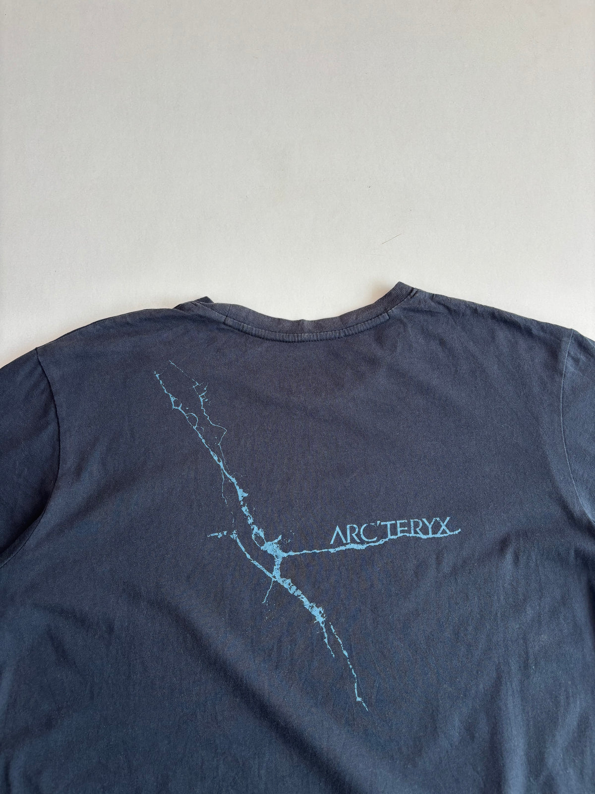 Arcteryx tee (M&L)