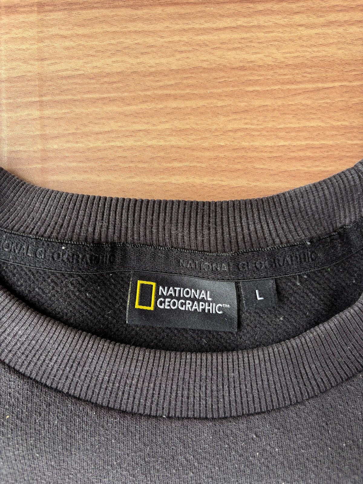 National Geographic sweatshirt (M-L)
