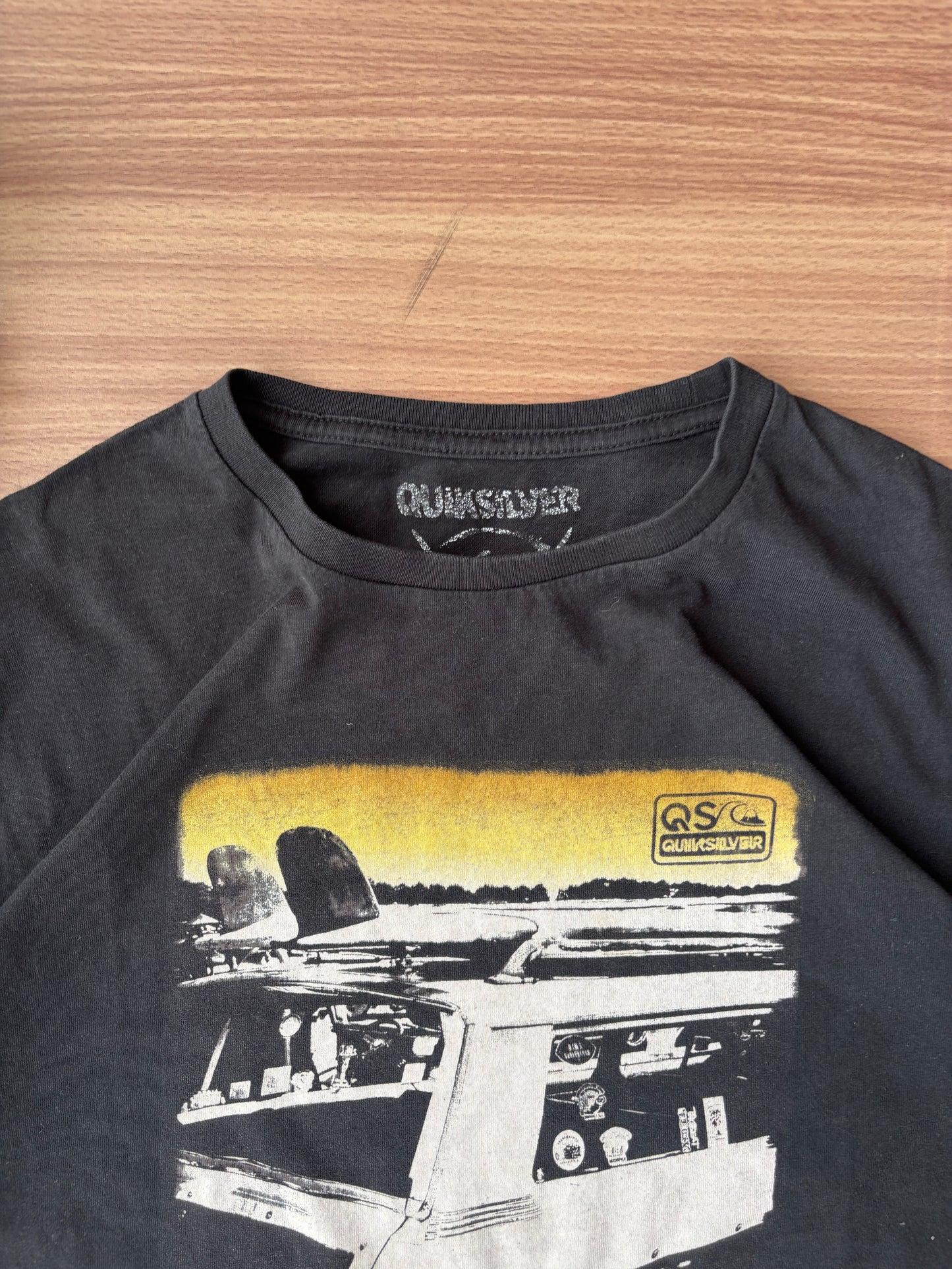 Quiksilver graphic tee (M)