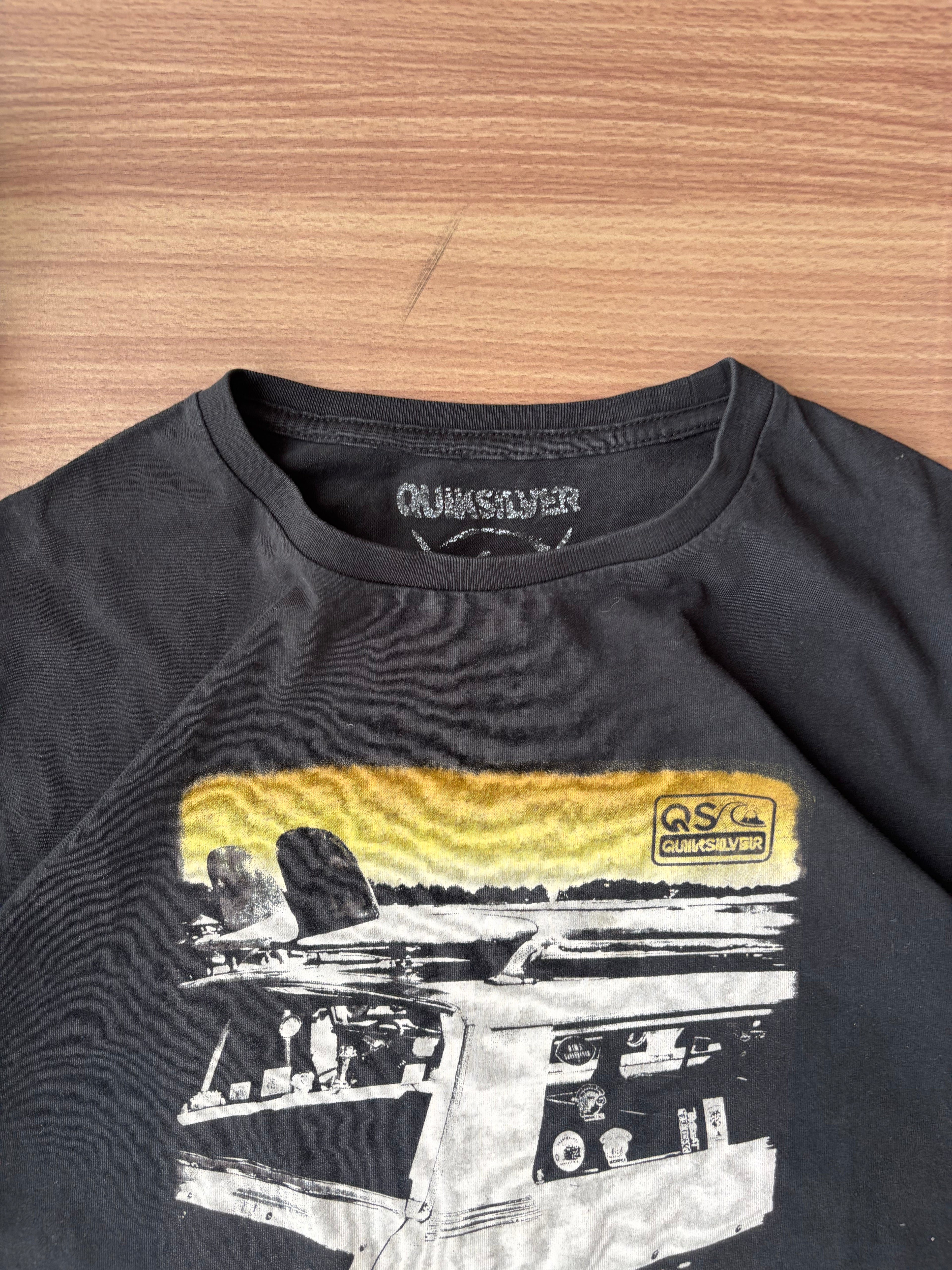 Quiksilver graphic tee (M)