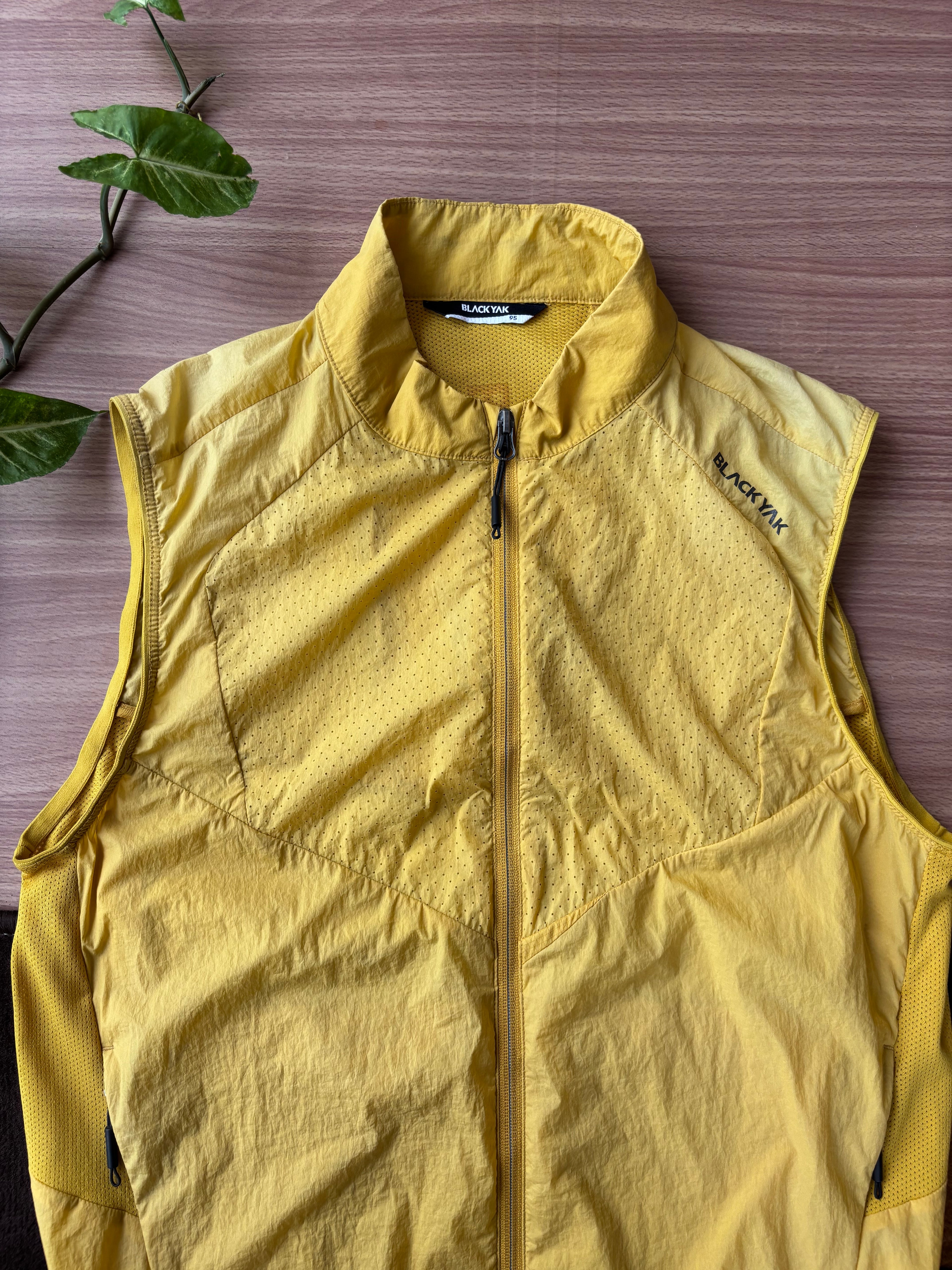 BlackYak alpine club Ultralight Vest (S-M)