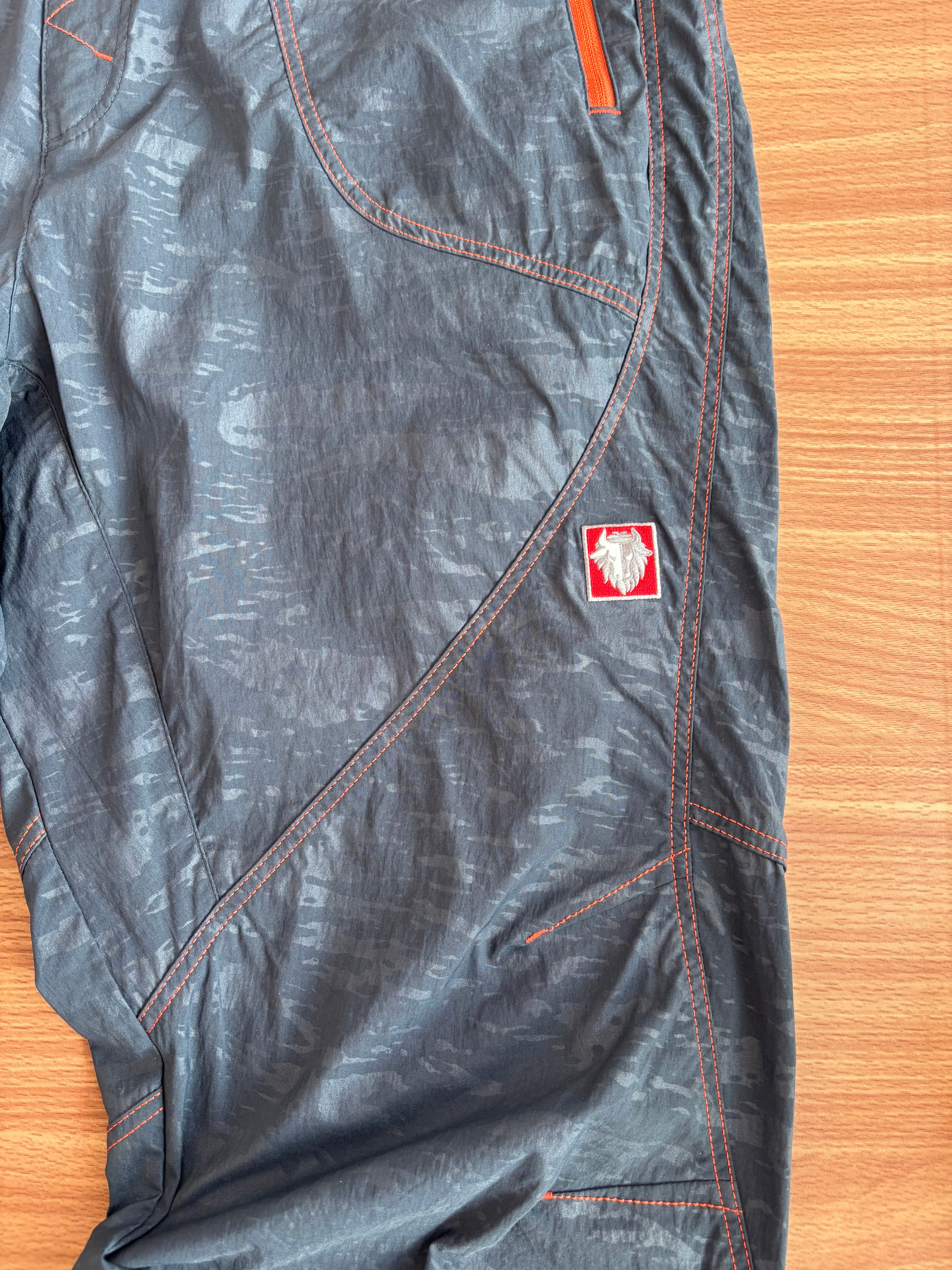 BlackYak loosefit light shell pants