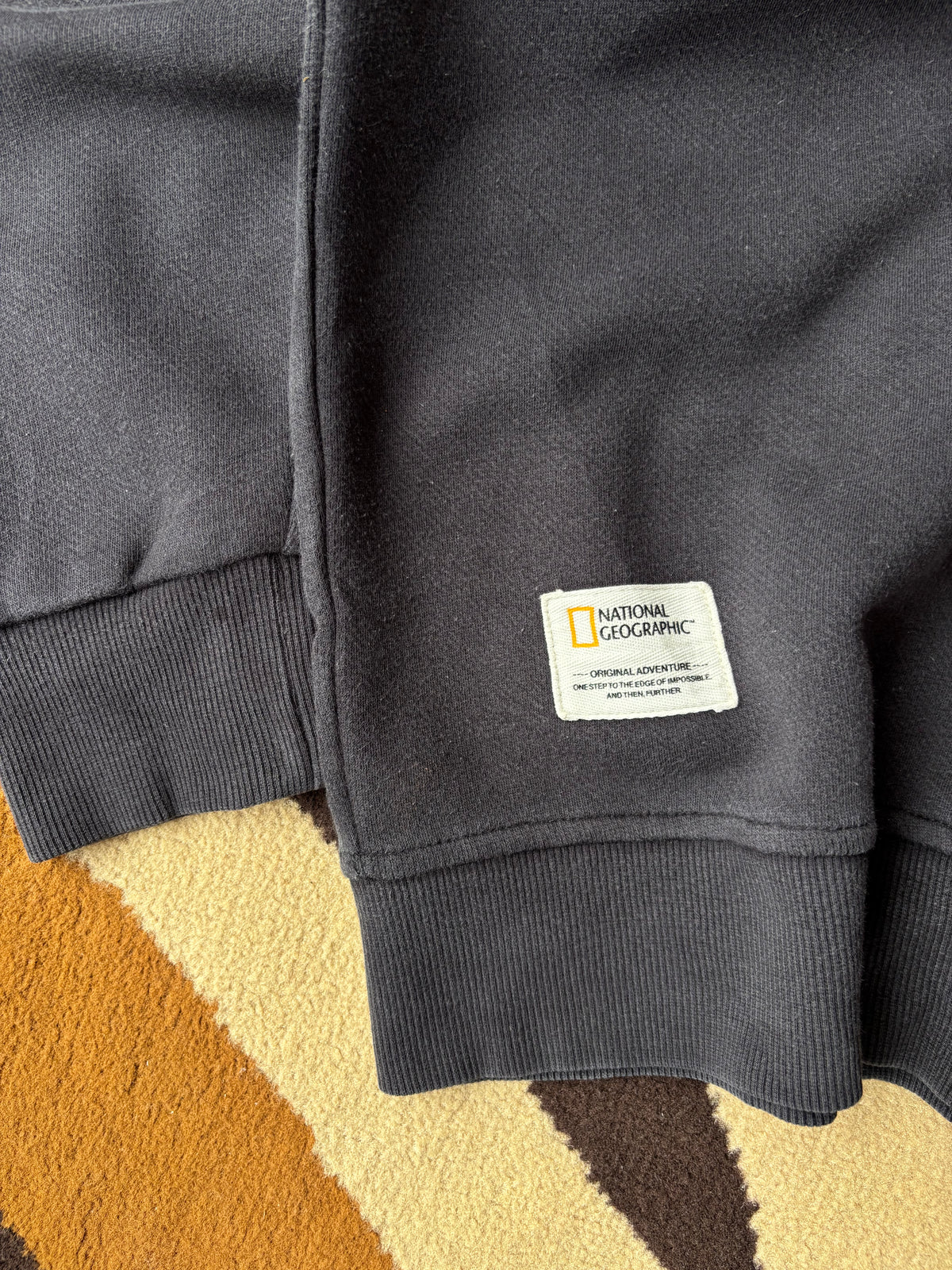 National Geographic sweatshirt (M-L)