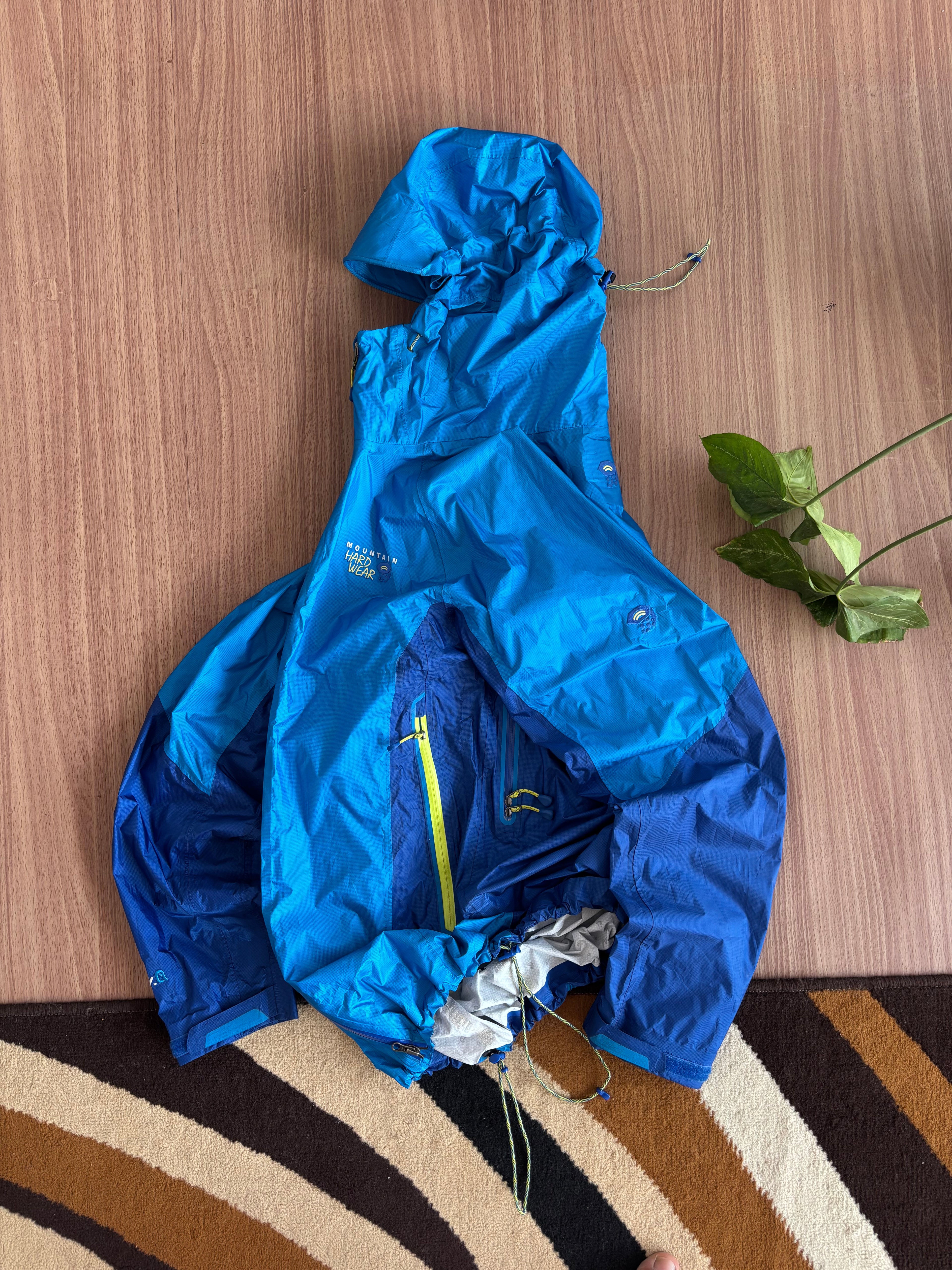 Mountain hardwear light shell