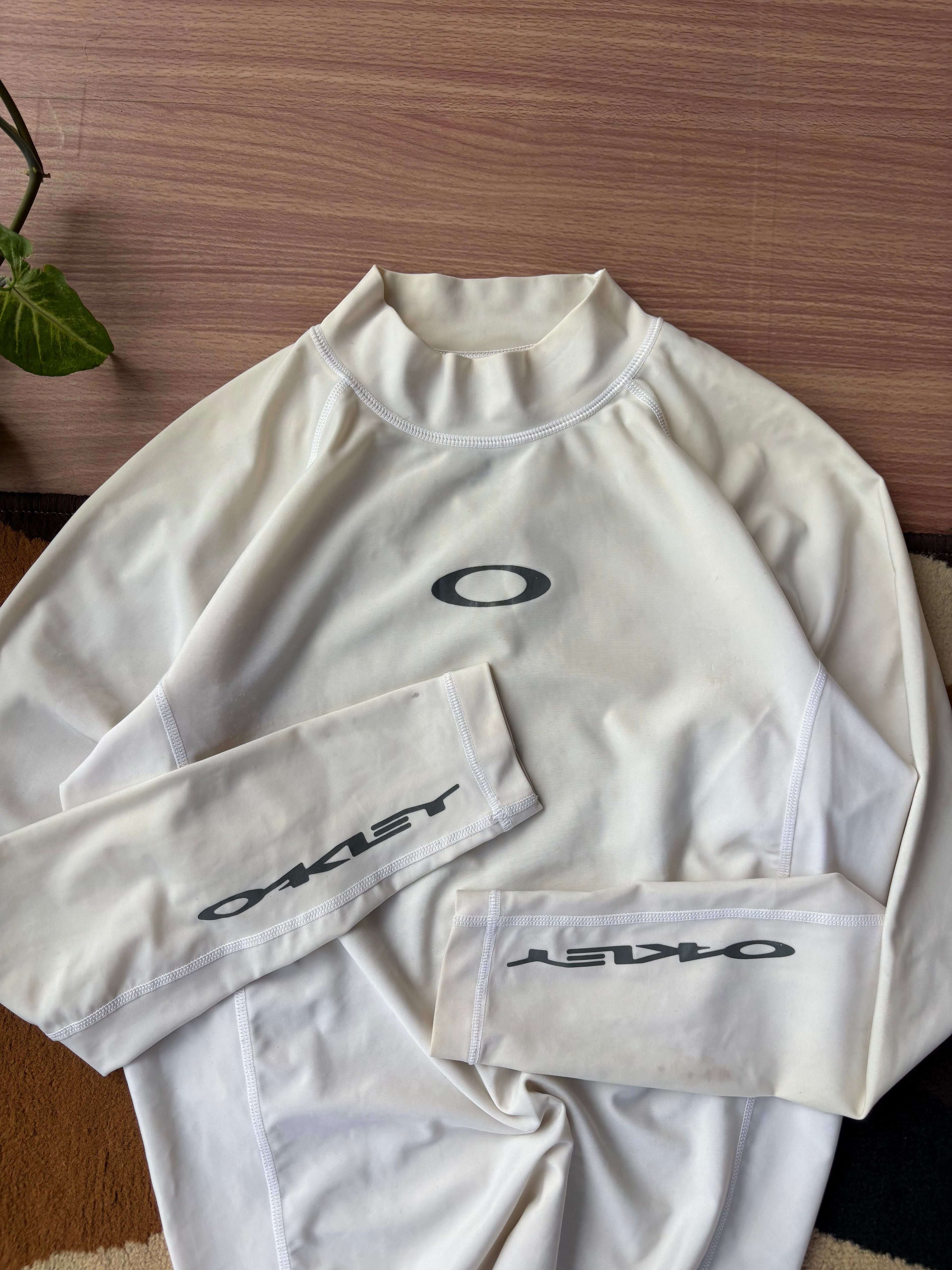 Oakley Surf Skin Rash Guard white