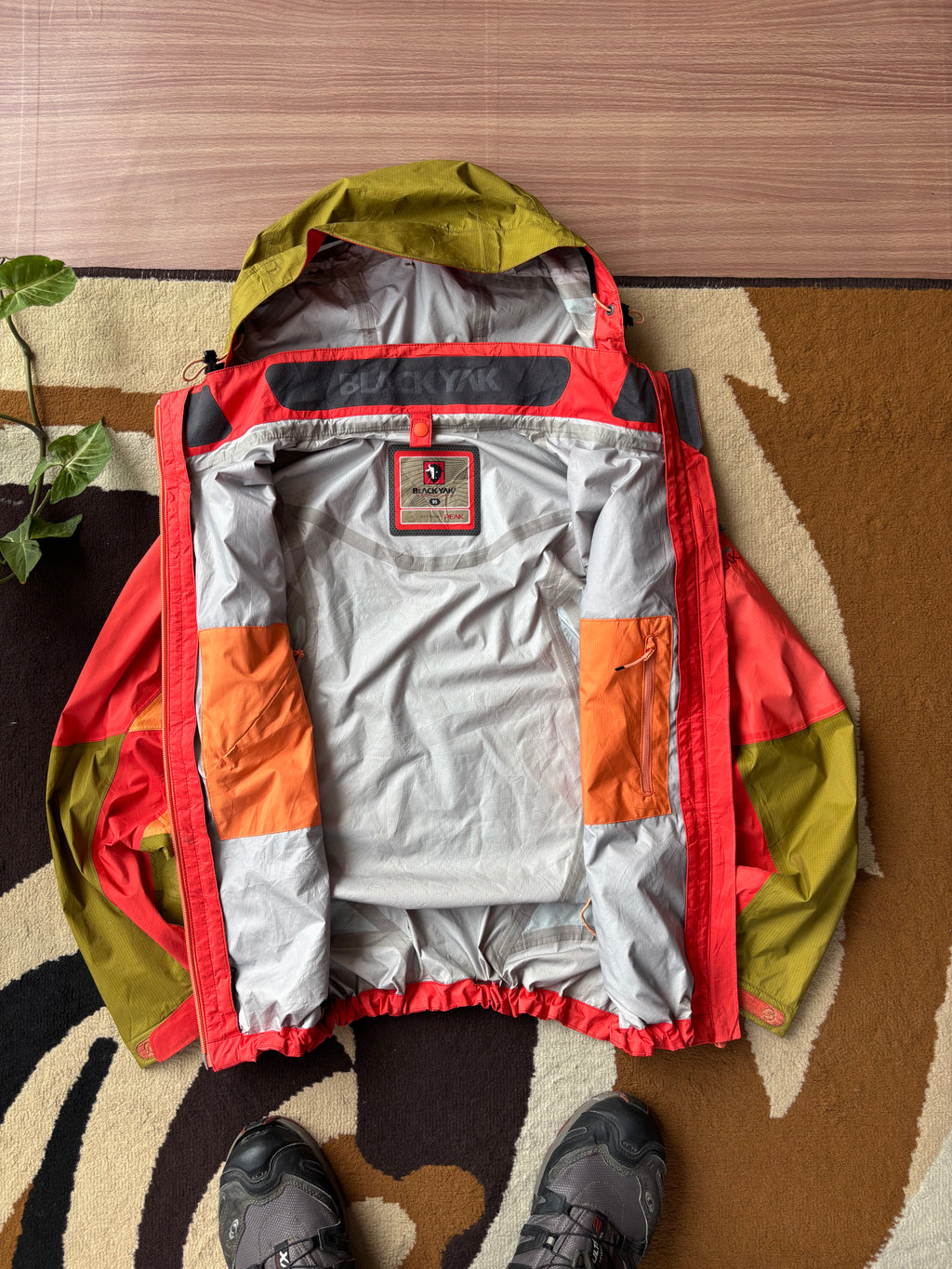 BlackYak windstopper shell (M)