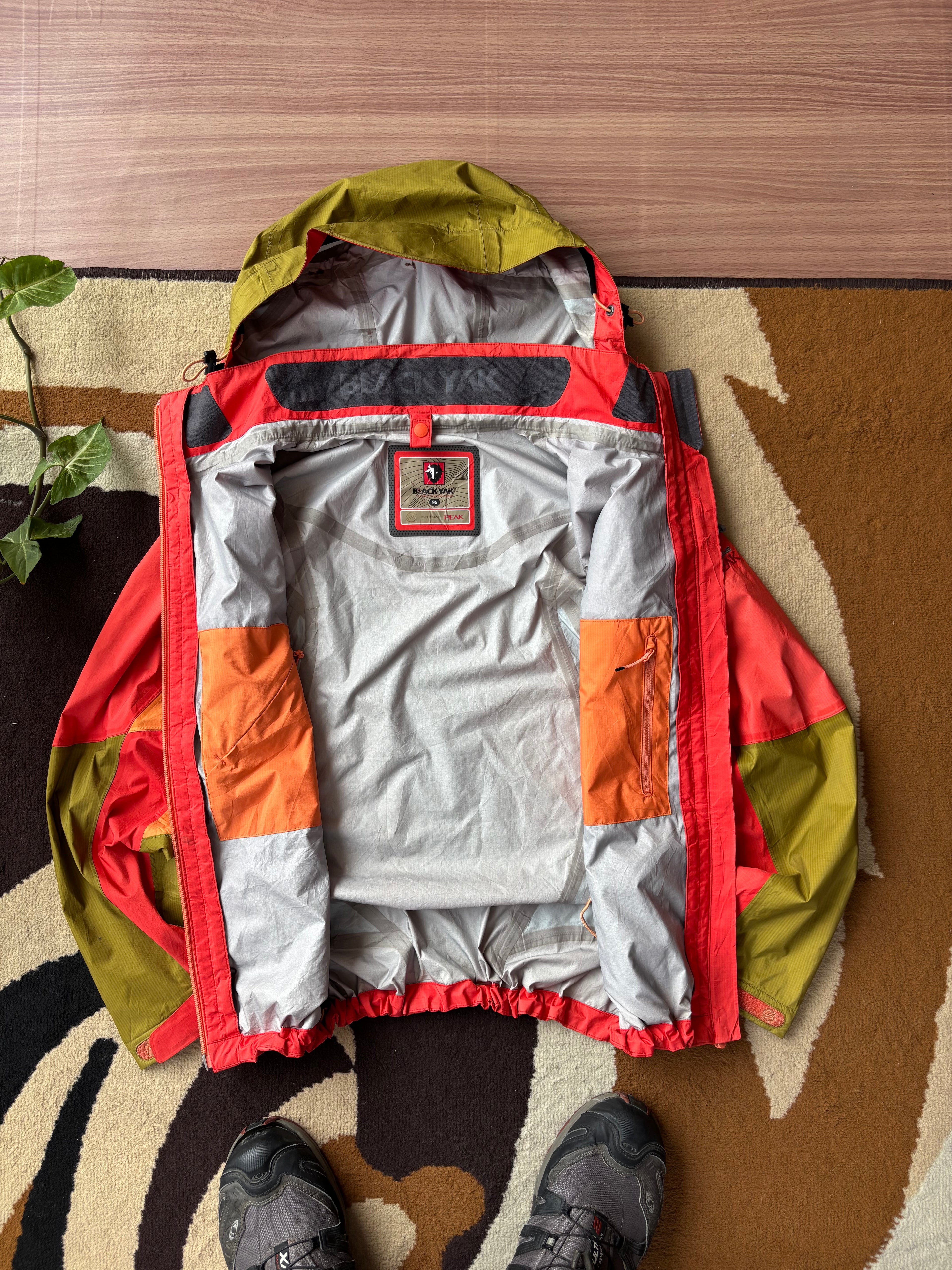 BlackYak windstopper shell (M)