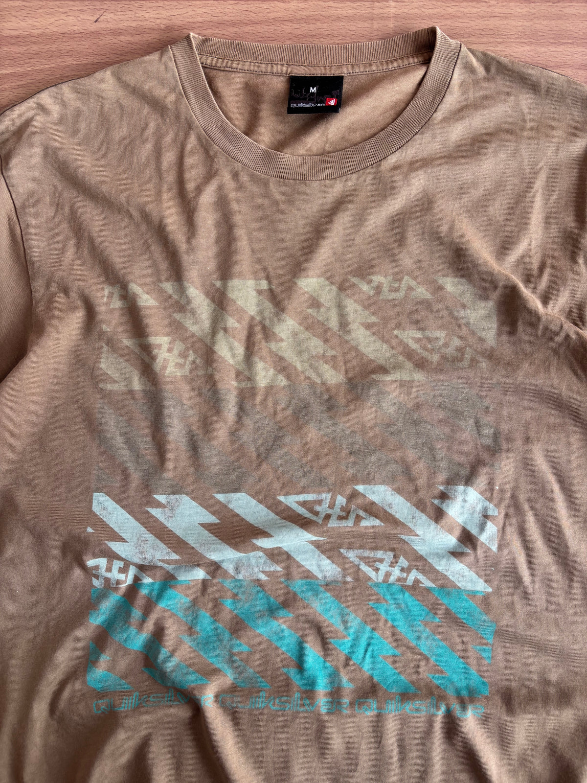 Quiksilver aztec graphic tee (M)